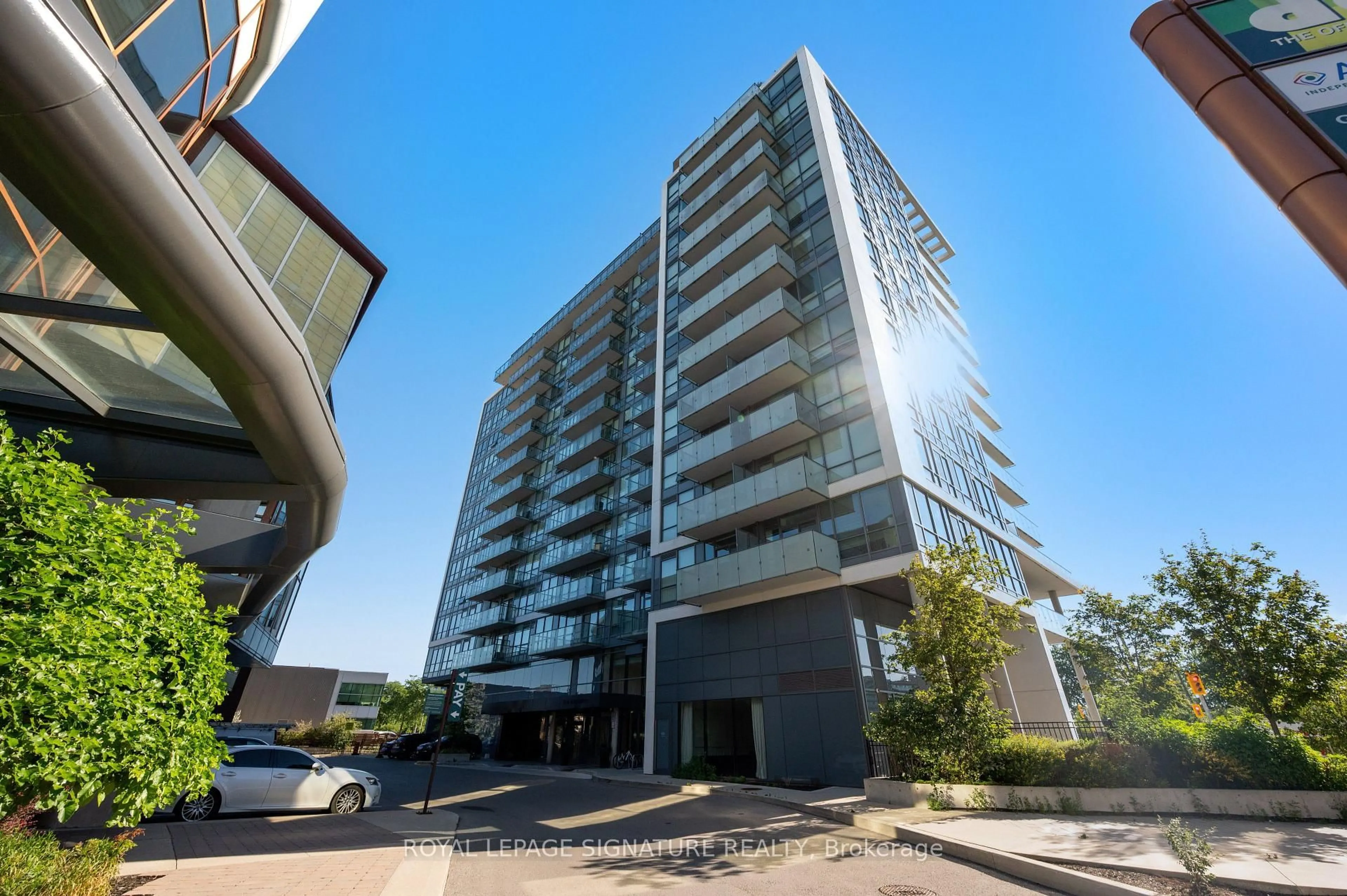 A pic from outside/outdoor area/front of a property/back of a property/a pic from drone, building for 10 De Boers Dr #710, Toronto Ontario M3J 0L6