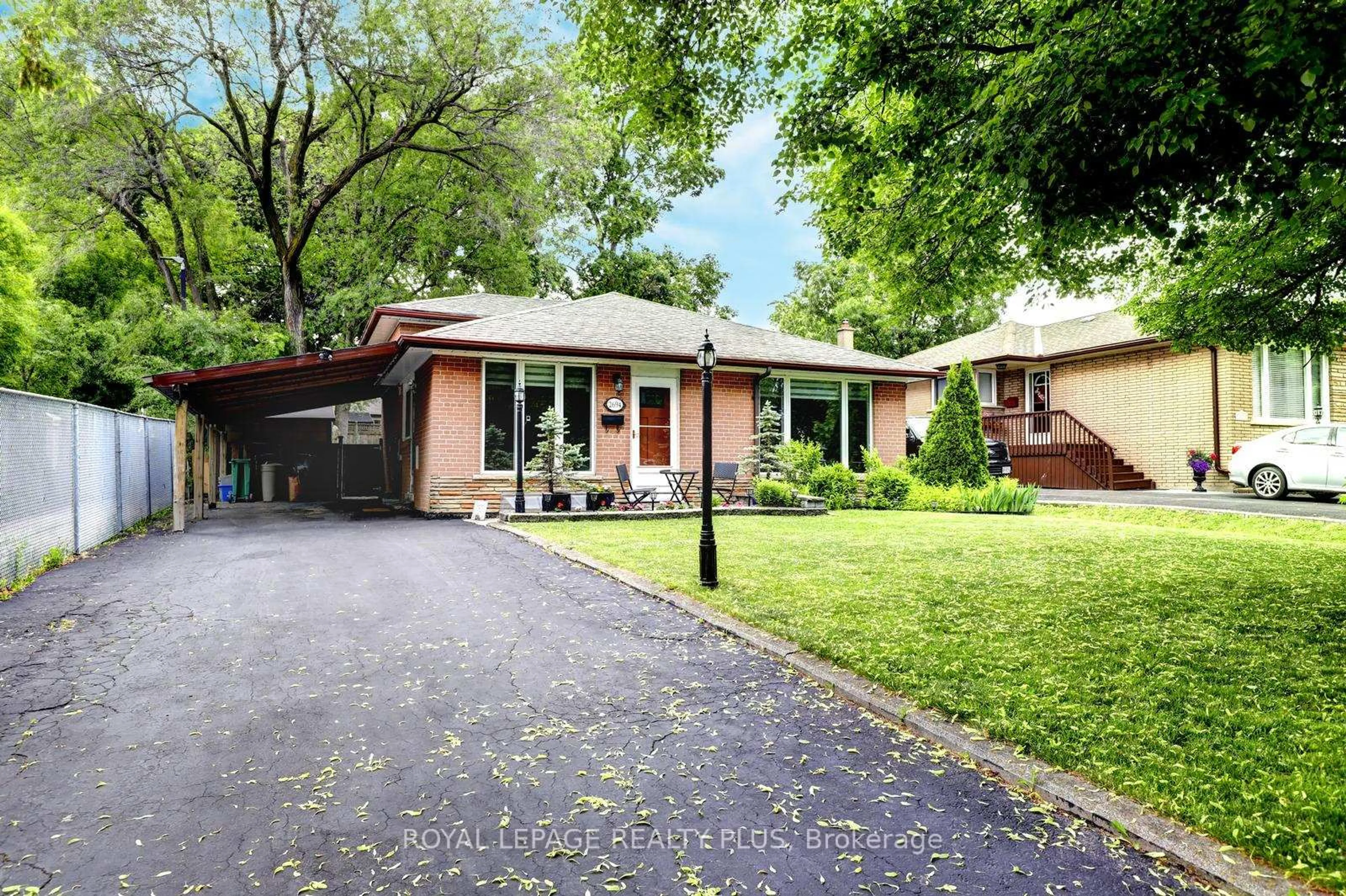 Home with brick exterior material, street for 2694 Truscott Dr, Mississauga Ontario L5J 2B7