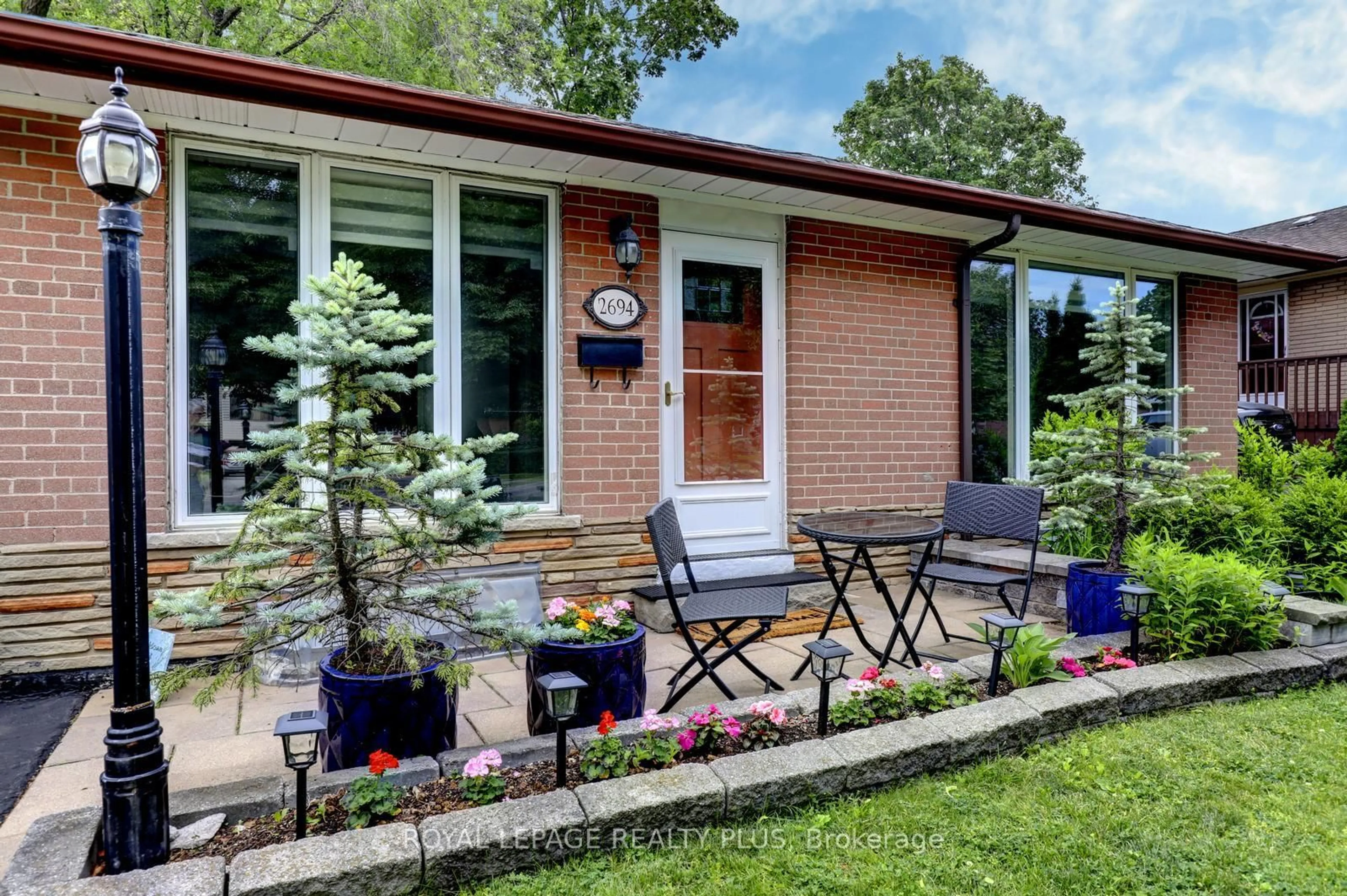 Home with brick exterior material, street for 2694 Truscott Dr, Mississauga Ontario L5J 2B7