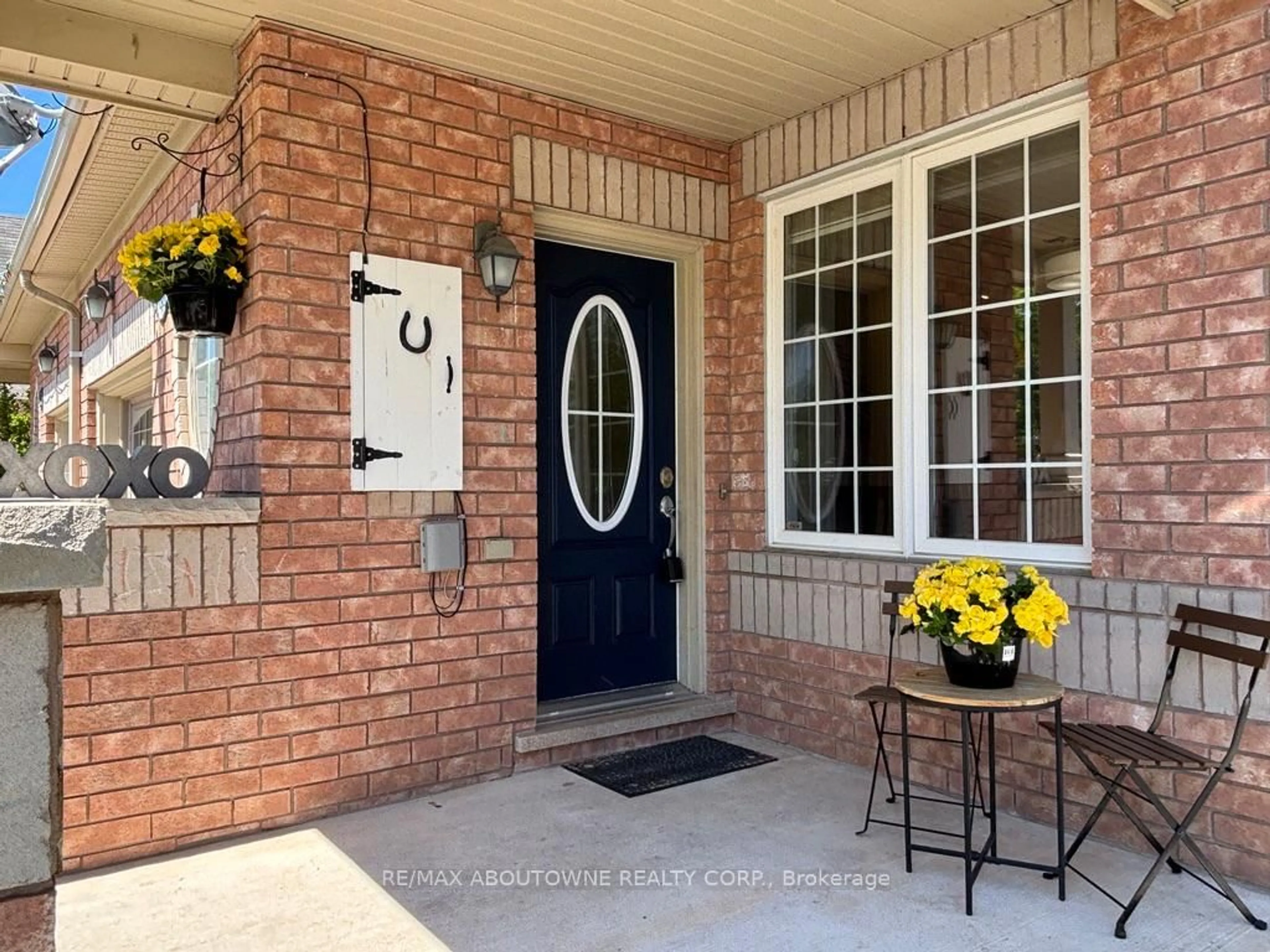 Indoor entryway for 36 Van Fleet Terr, Milton Ontario L9T 0Y4