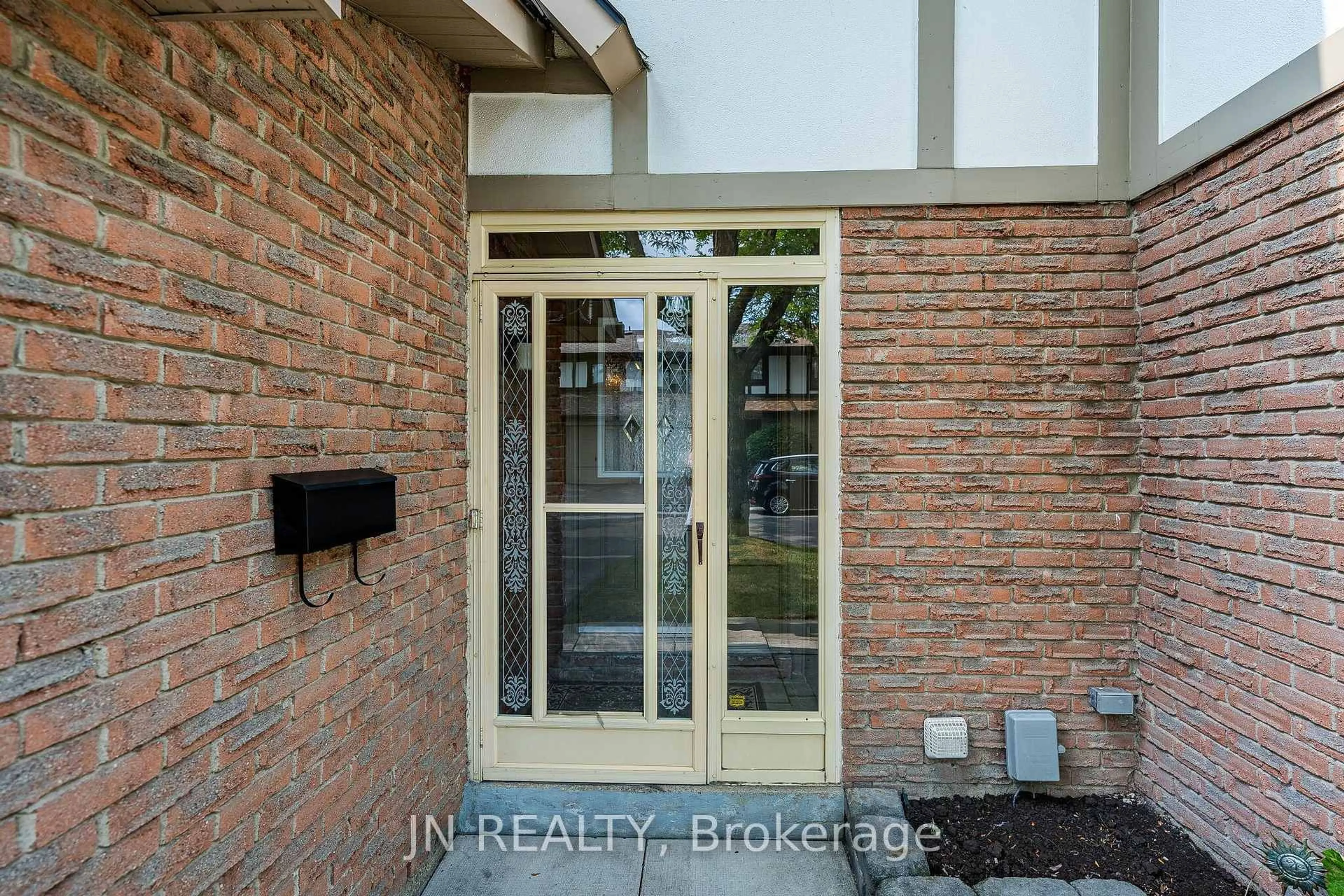 Indoor entryway for 15 Gatwick Lane, Brampton Ontario L6S 2E4