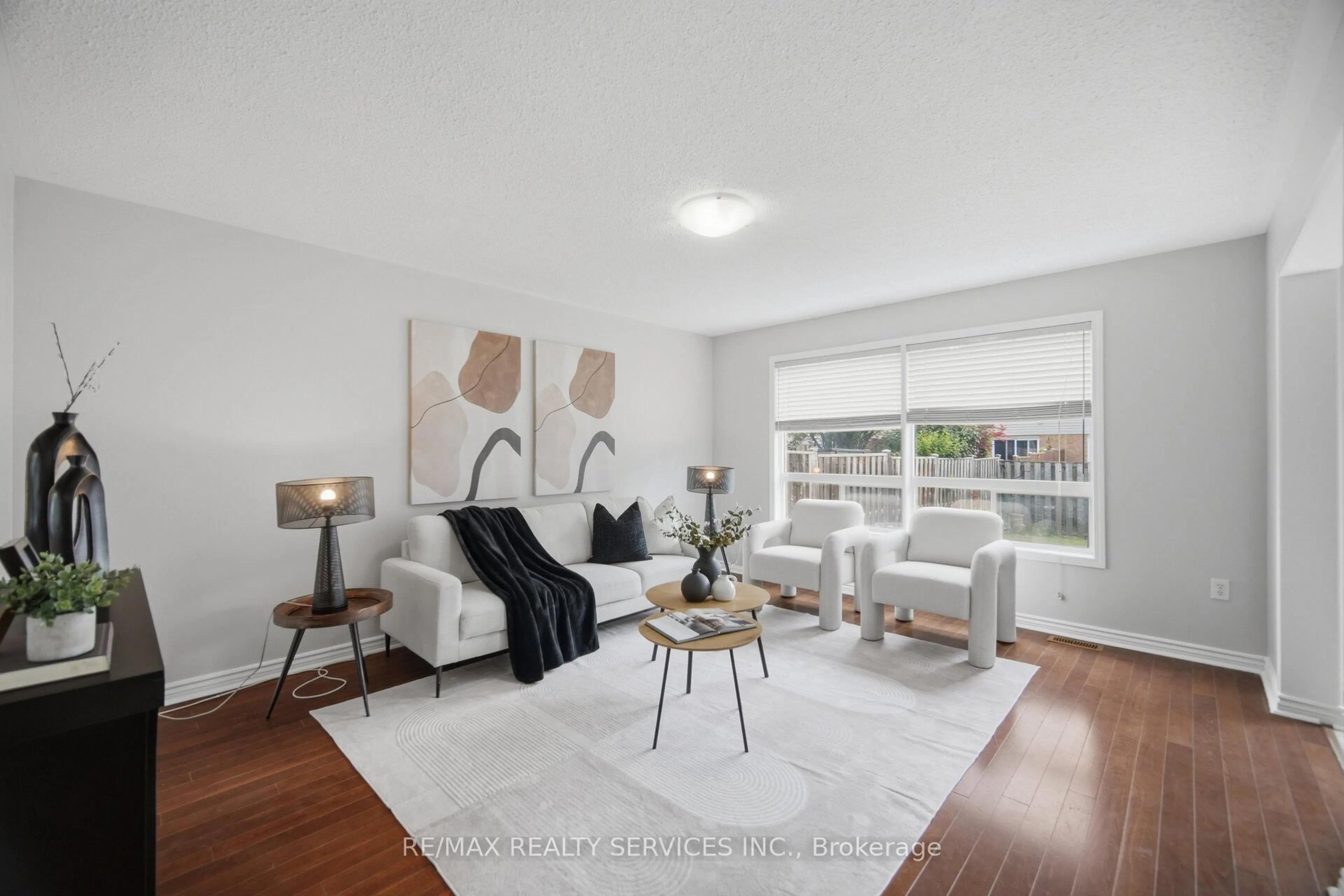 Living room with furniture, unknown for 9 Ollie Ave, Brampton Ontario L6X 0M8
