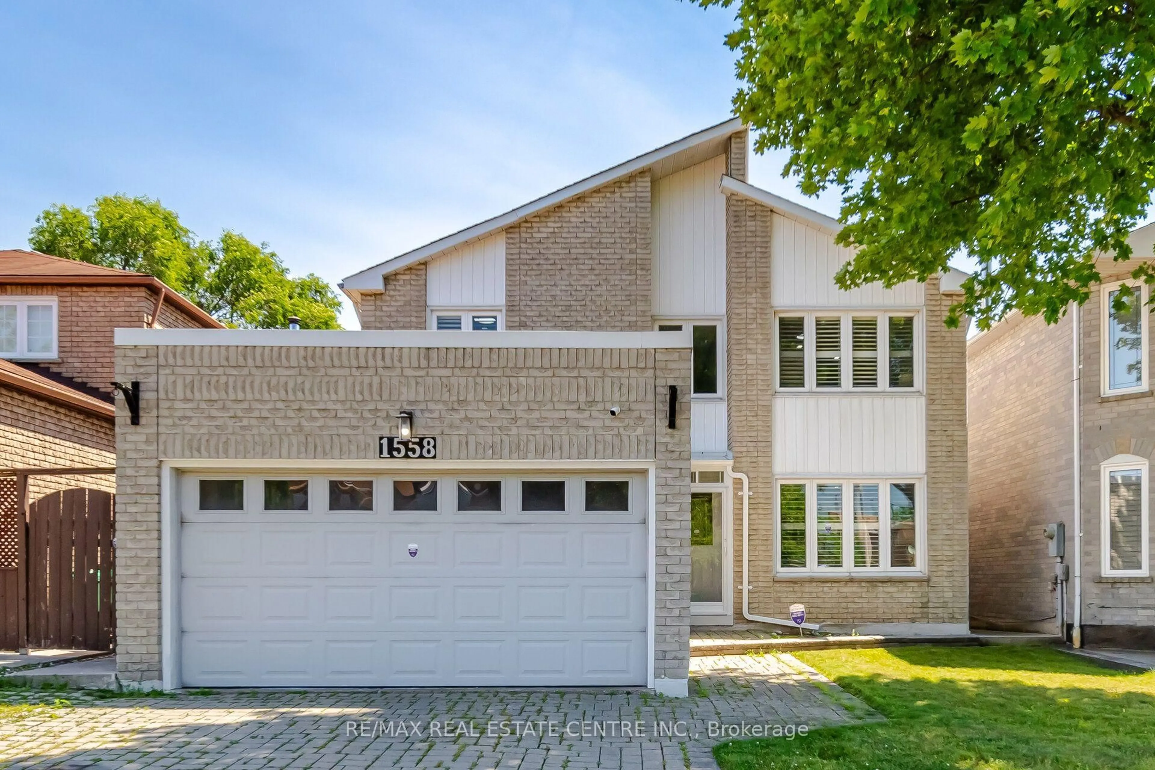 Home with brick exterior material, street for 1558 Highbrook Ave, Mississauga Ontario L5M 4V8