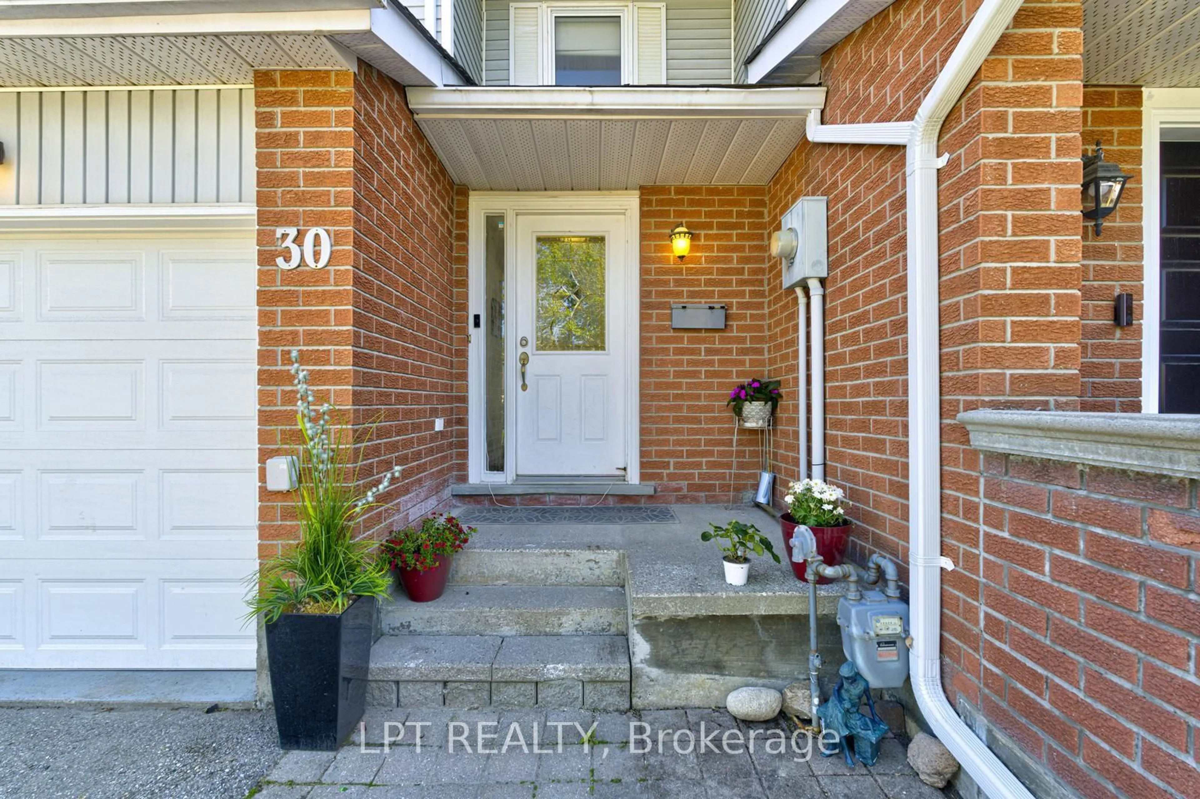 Indoor entryway for 30 Dawson Rd, Orangeville Ontario L9W 2W3