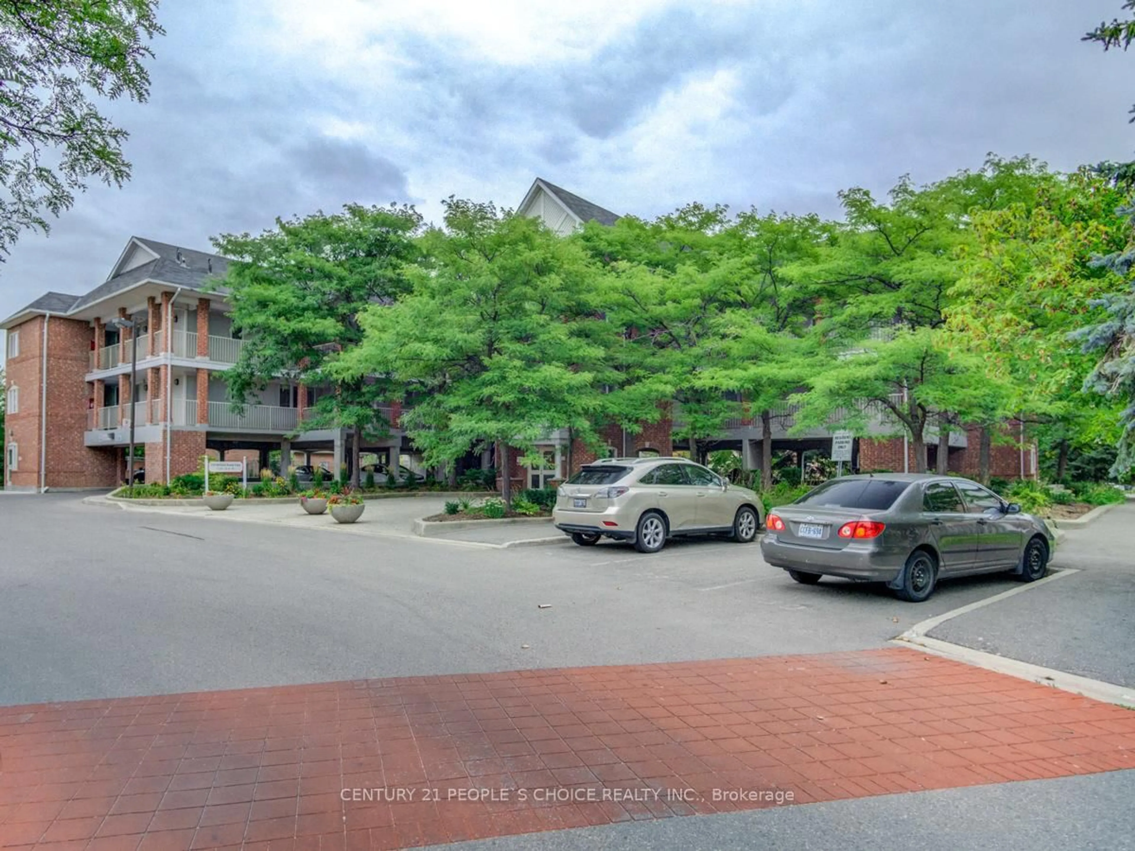 A pic from outside/outdoor area/front of a property/back of a property/a pic from drone, mountain view for 119 BRISTOL Rd #42, Mississauga Ontario L4Z 3P7