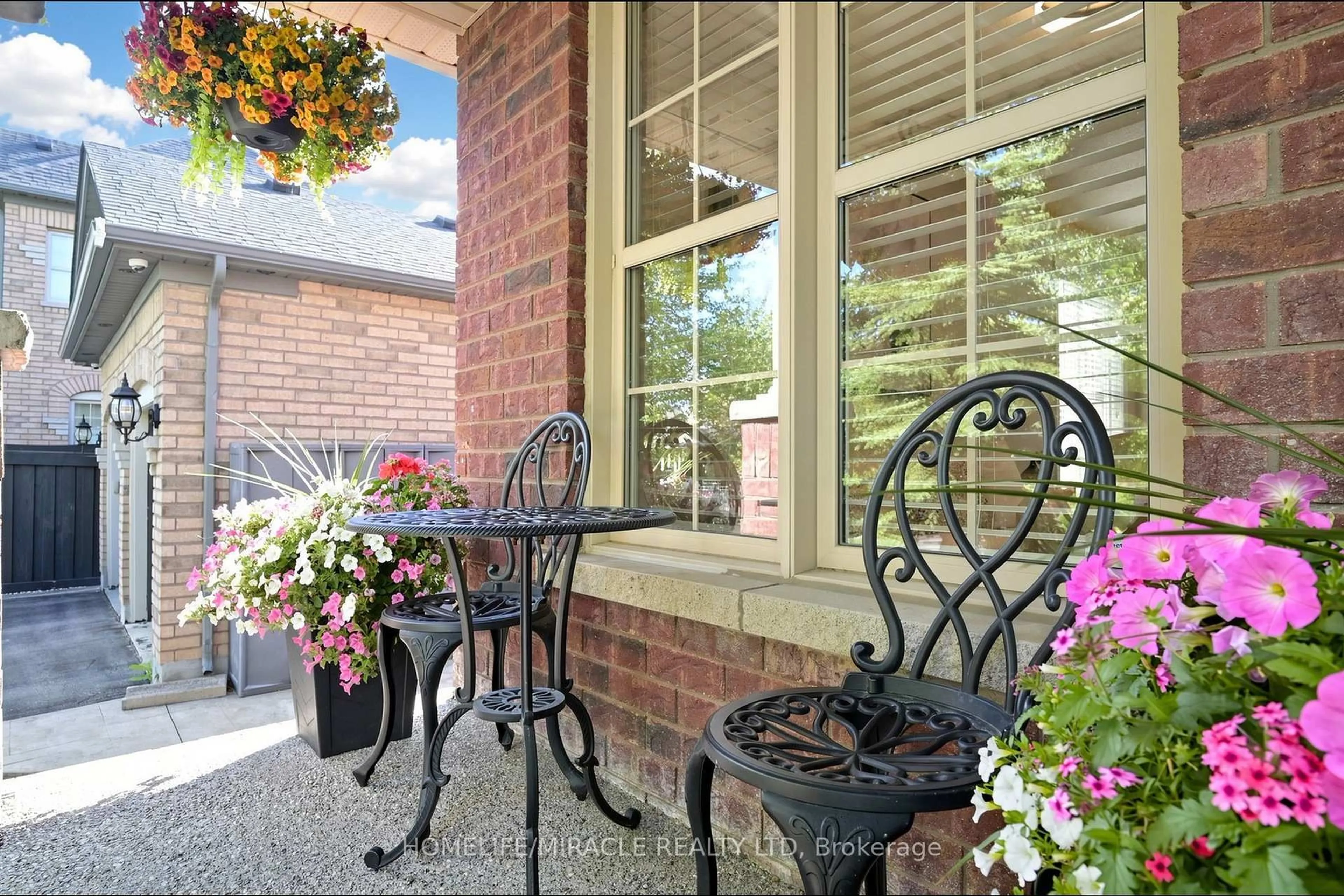 Patio, street for 159 Weston Dr, Milton Ontario L9T 0V1