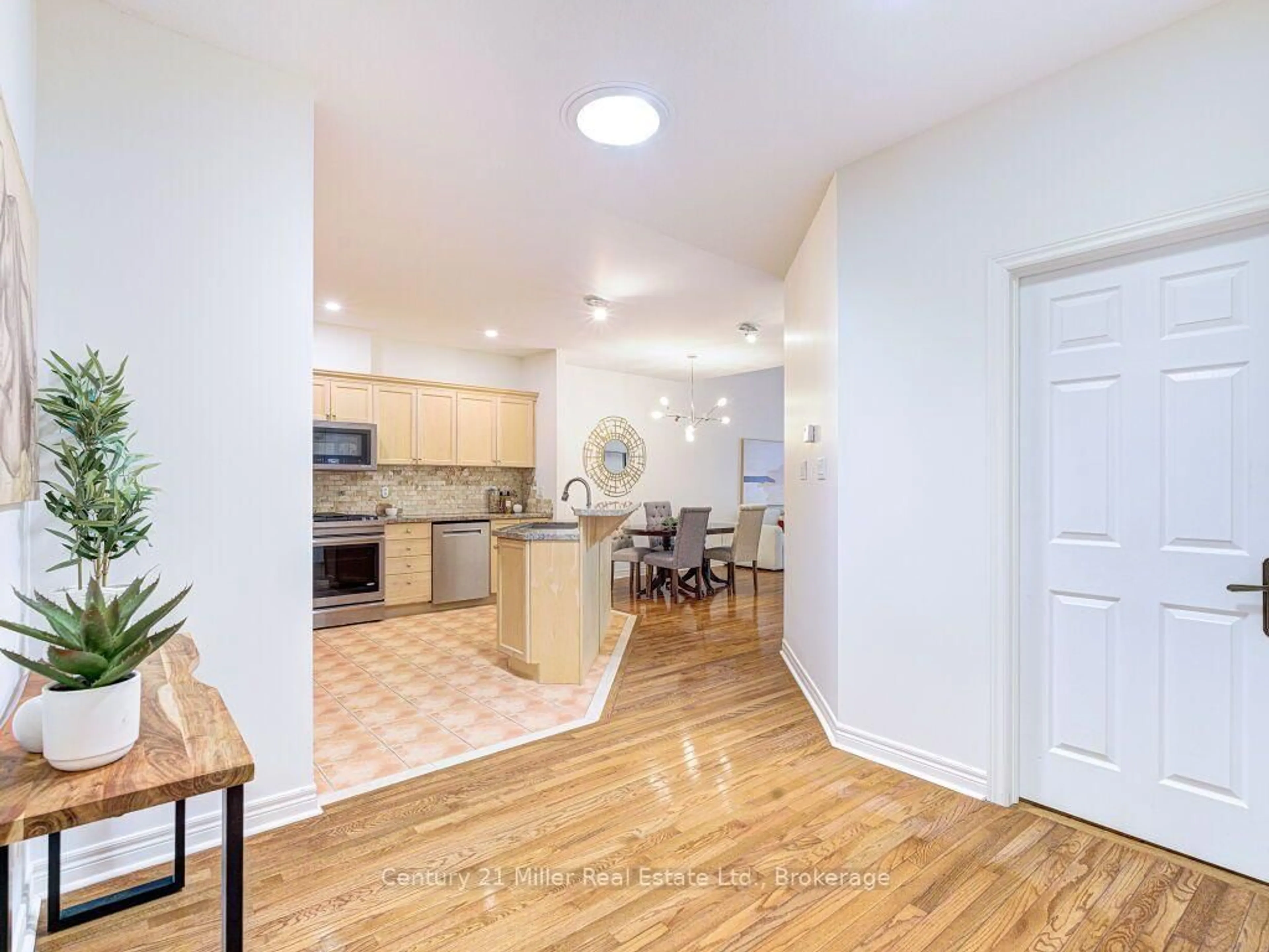 Open concept kitchen, unknown for 1169 Dorval Dr #19, Oakville Ontario L6M 4V7