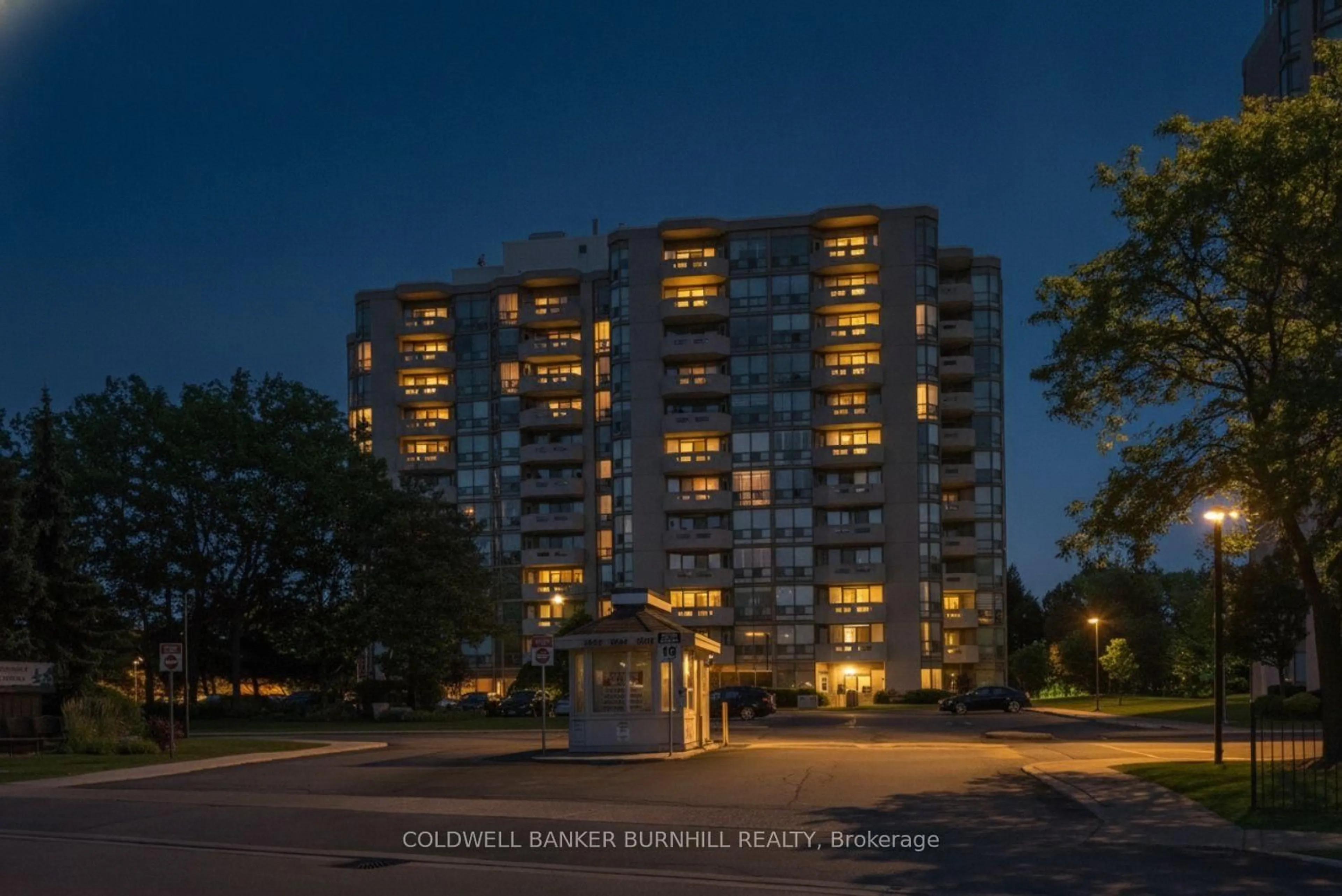 Unknown for 5080 Pinedale Ave #1001, Burlington Ontario L7L 5V7