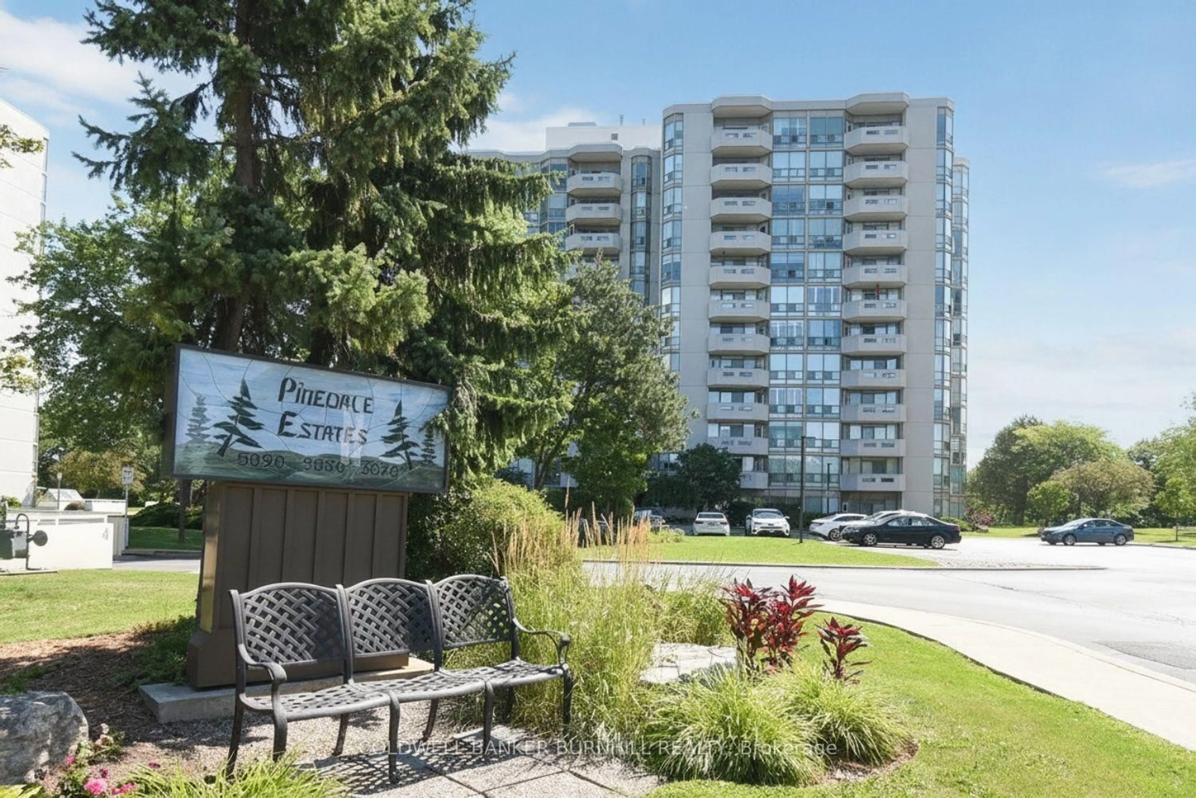 Patio, unknown for 5080 Pinedale Ave #1001, Burlington Ontario L7L 5V7
