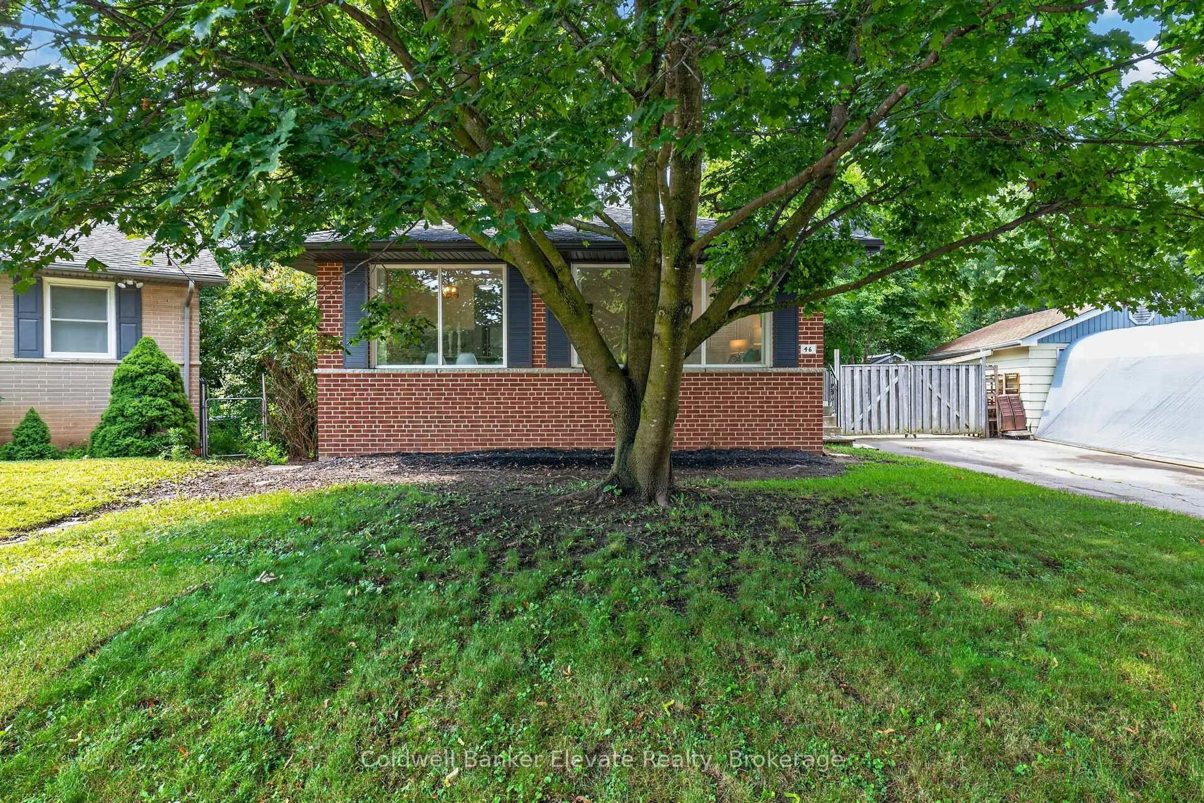 Home with brick exterior material, street for 46 McIntyre Cres, Halton Hills Ontario L7G 1N3