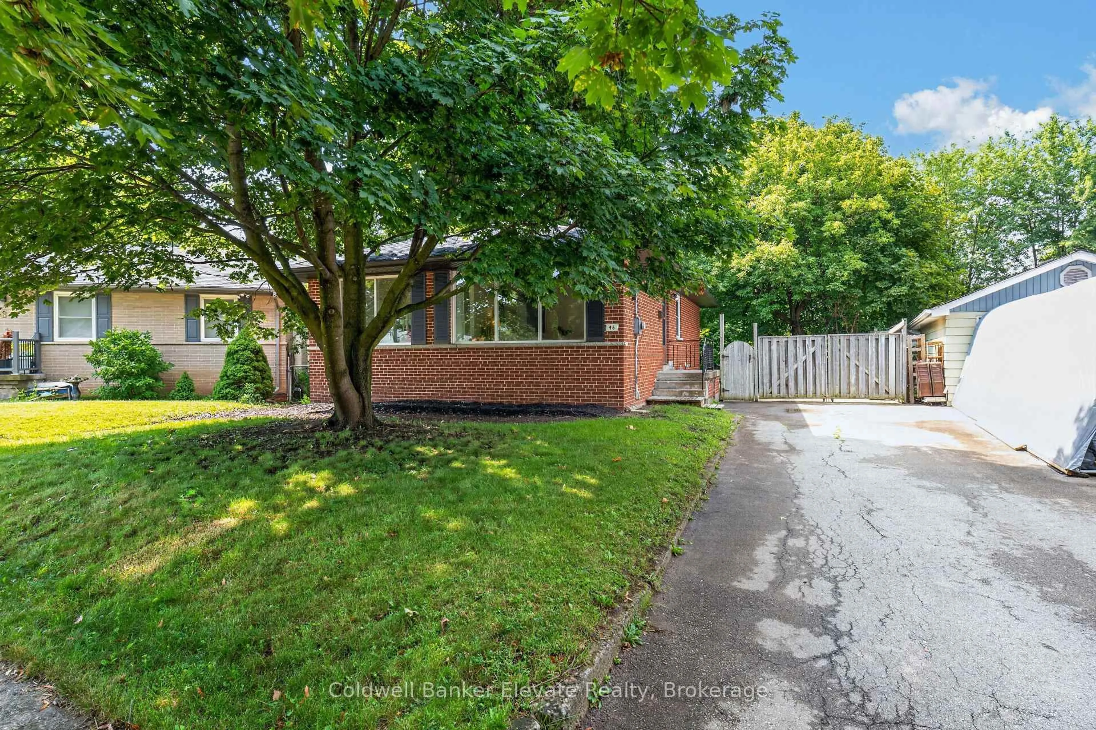 A pic from outside/outdoor area/front of a property/back of a property/a pic from drone, street for 46 McIntyre Cres, Halton Hills Ontario L7G 1N3
