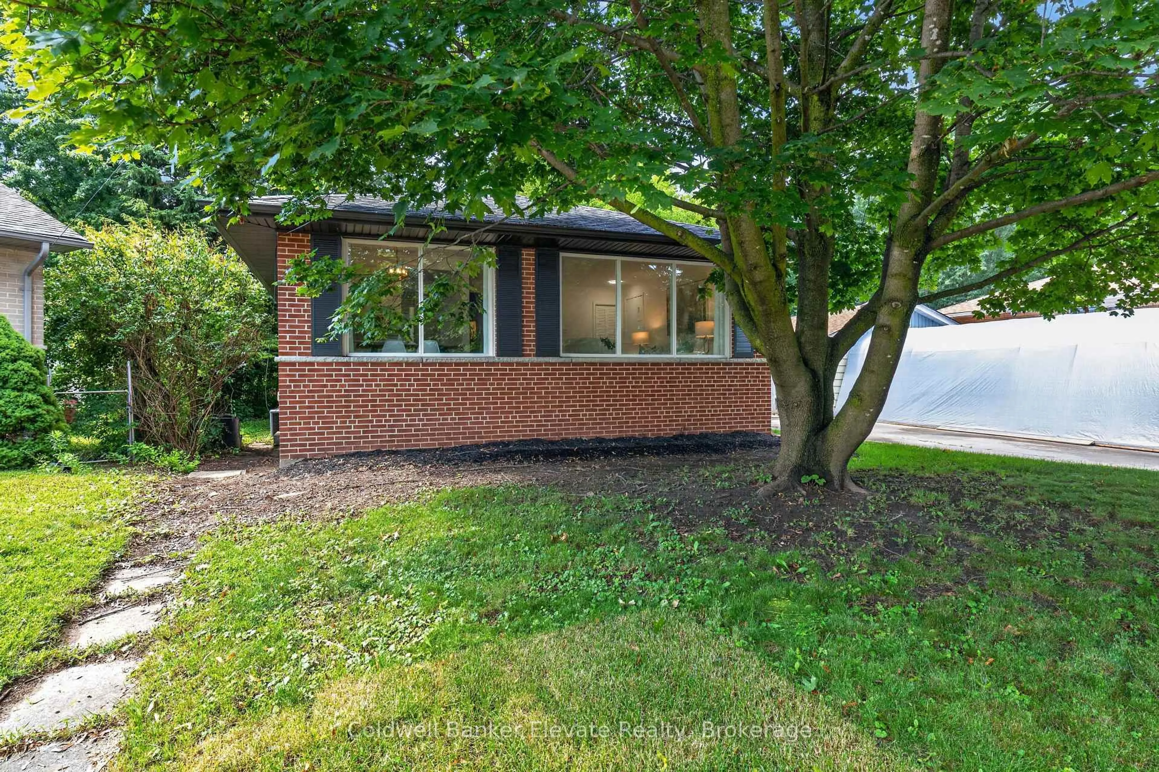 Home with brick exterior material, water/lake/river/ocean view for 46 McIntyre Cres, Halton Hills Ontario L7G 1N3