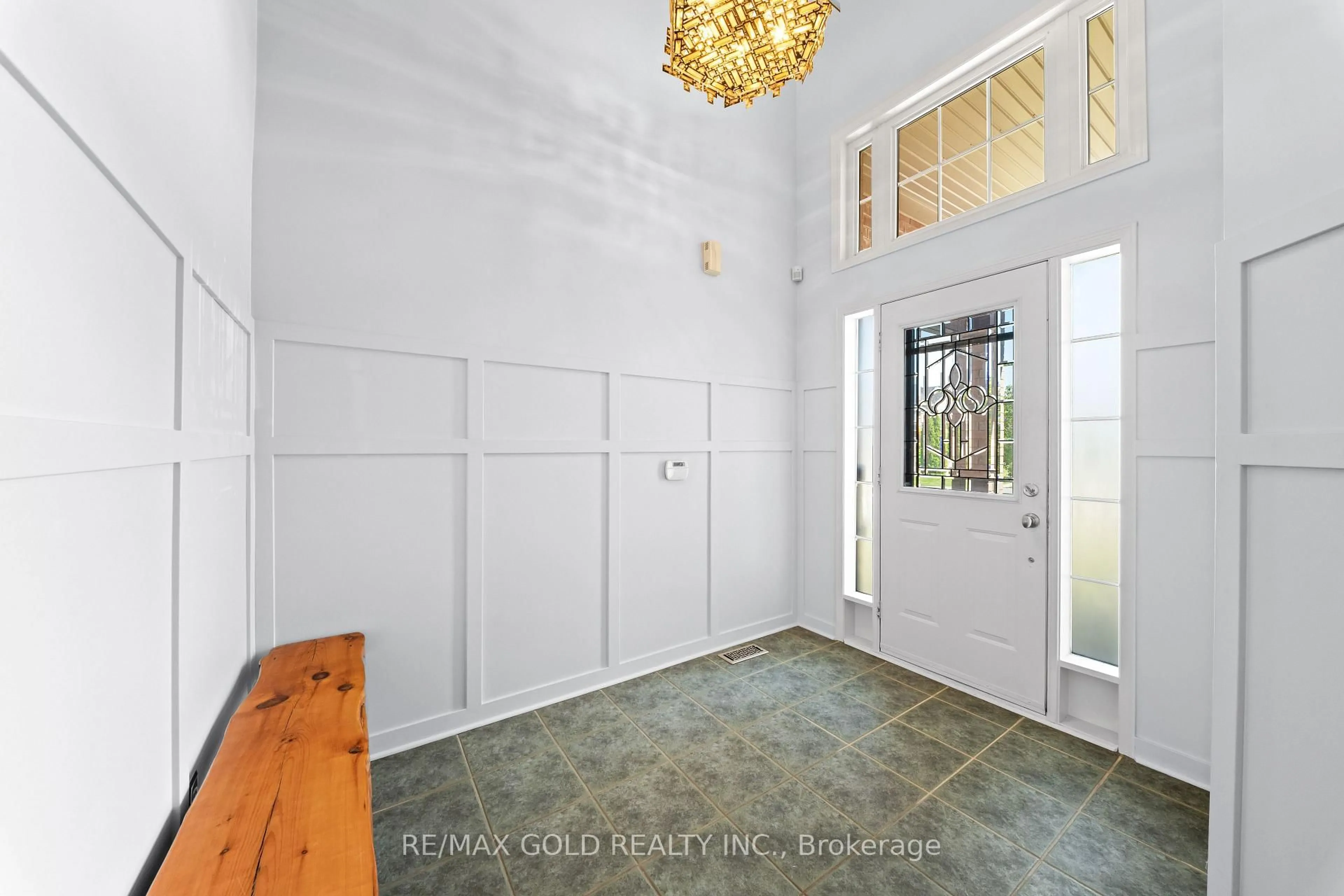 Indoor foyer for 22 Flower Tr, Brampton Ontario L6P 1P1