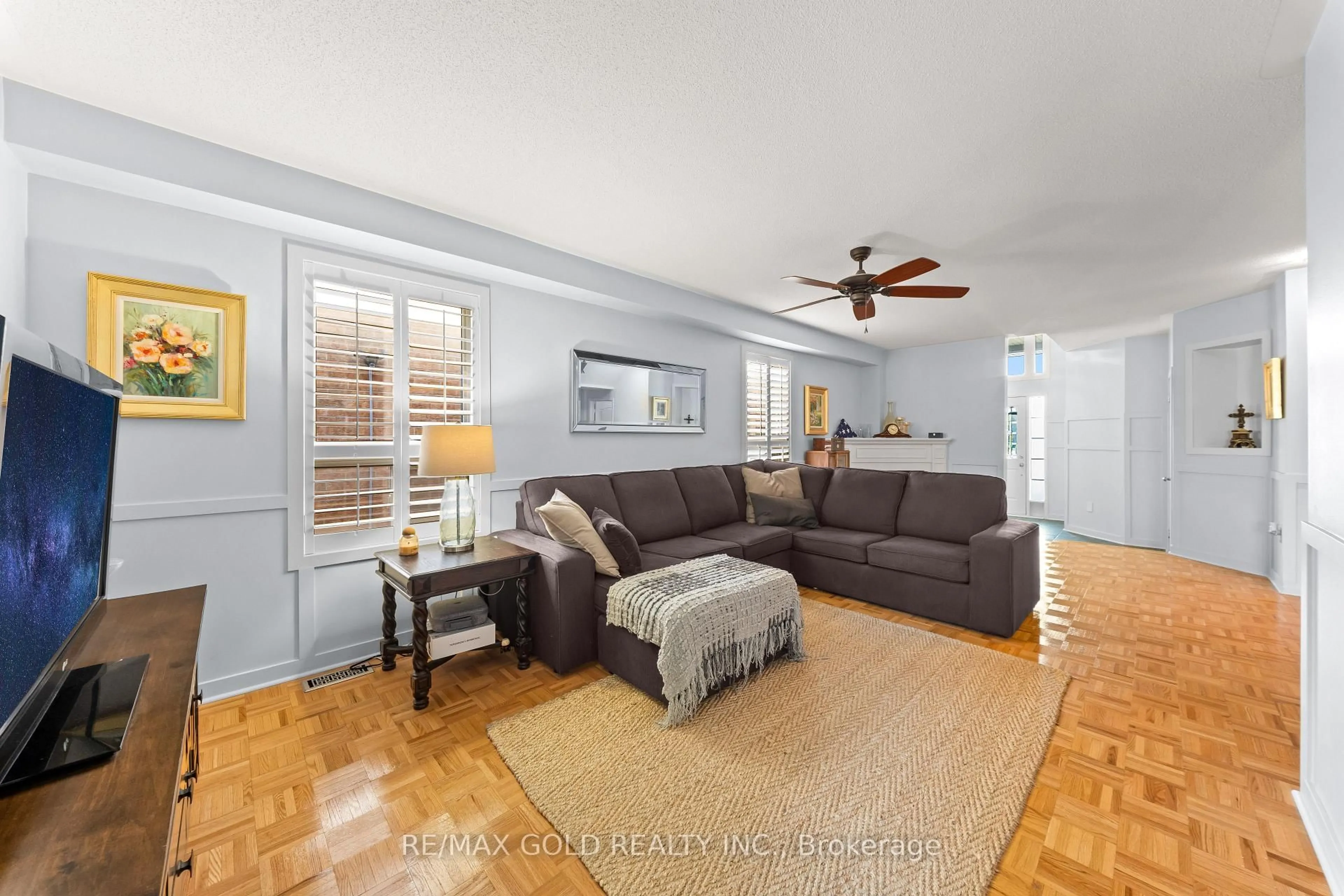 Living room with furniture, unknown for 22 Flower Tr, Brampton Ontario L6P 1P1