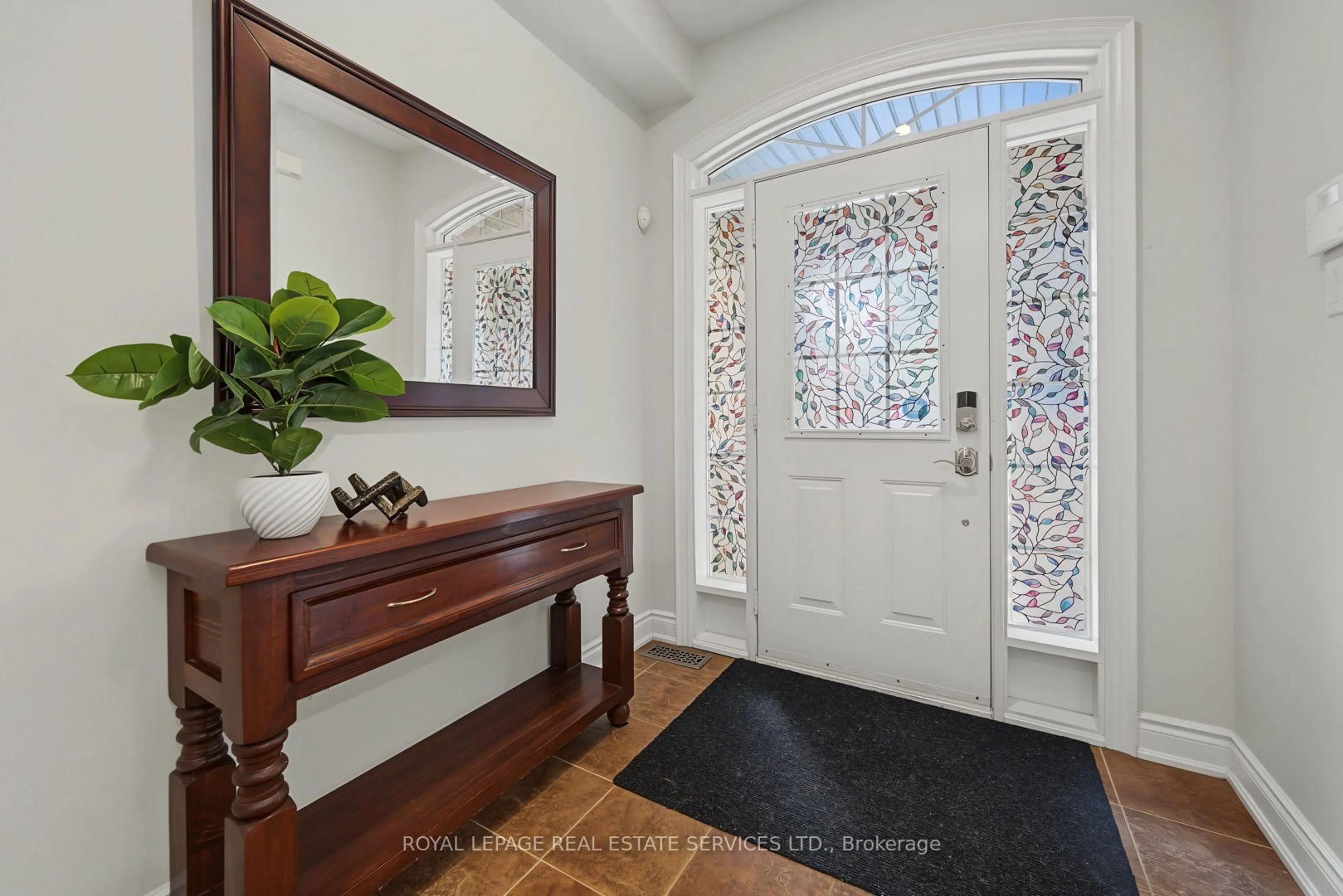 Indoor entryway for 3368 Raspberry Bush Tr, Oakville Ontario L6L 6V2