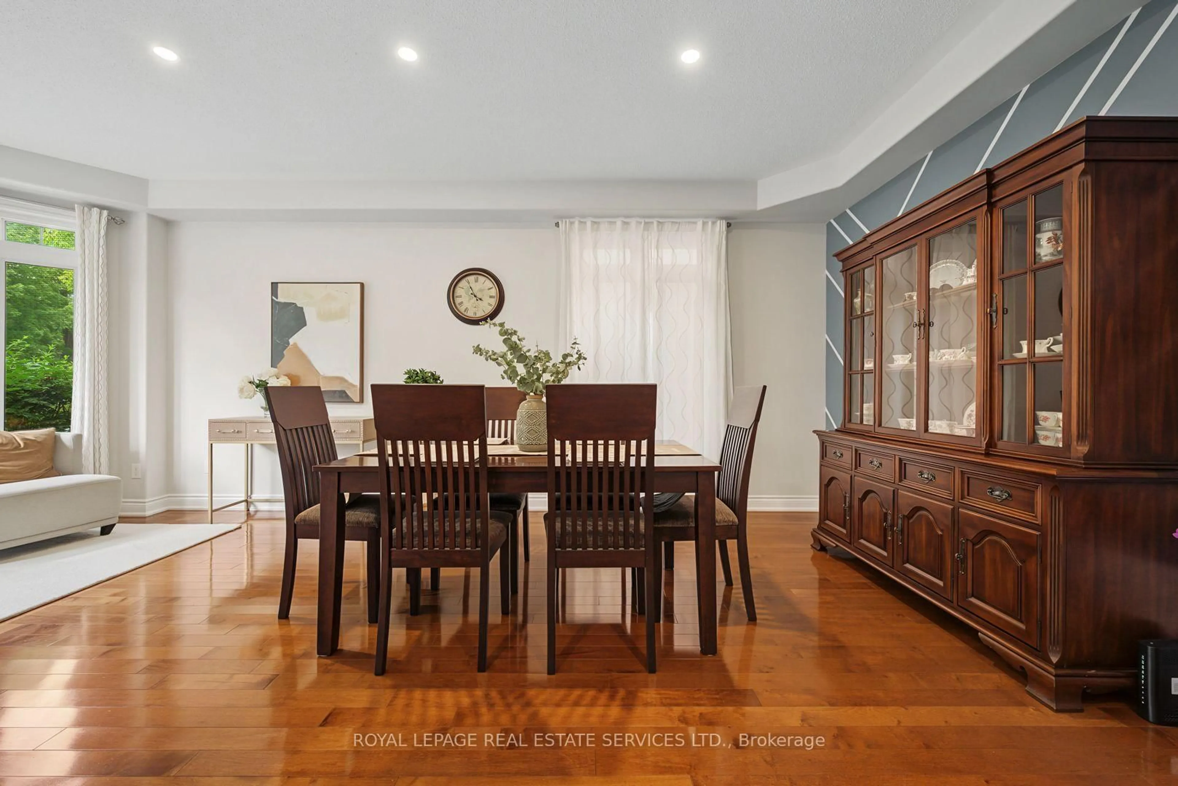 Dining room, wood/laminate floor for 3368 Raspberry Bush Tr, Oakville Ontario L6L 6V2