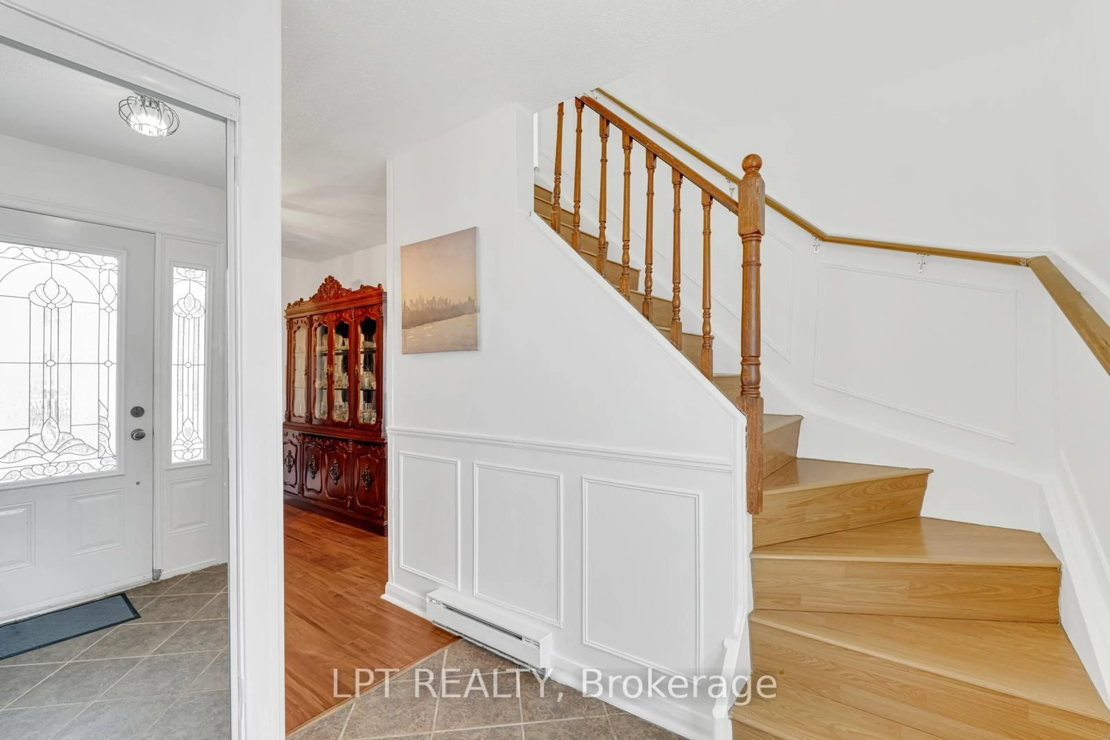 Indoor entryway for 95 Huntingwood Cres, Brampton Ontario L6S 1S5