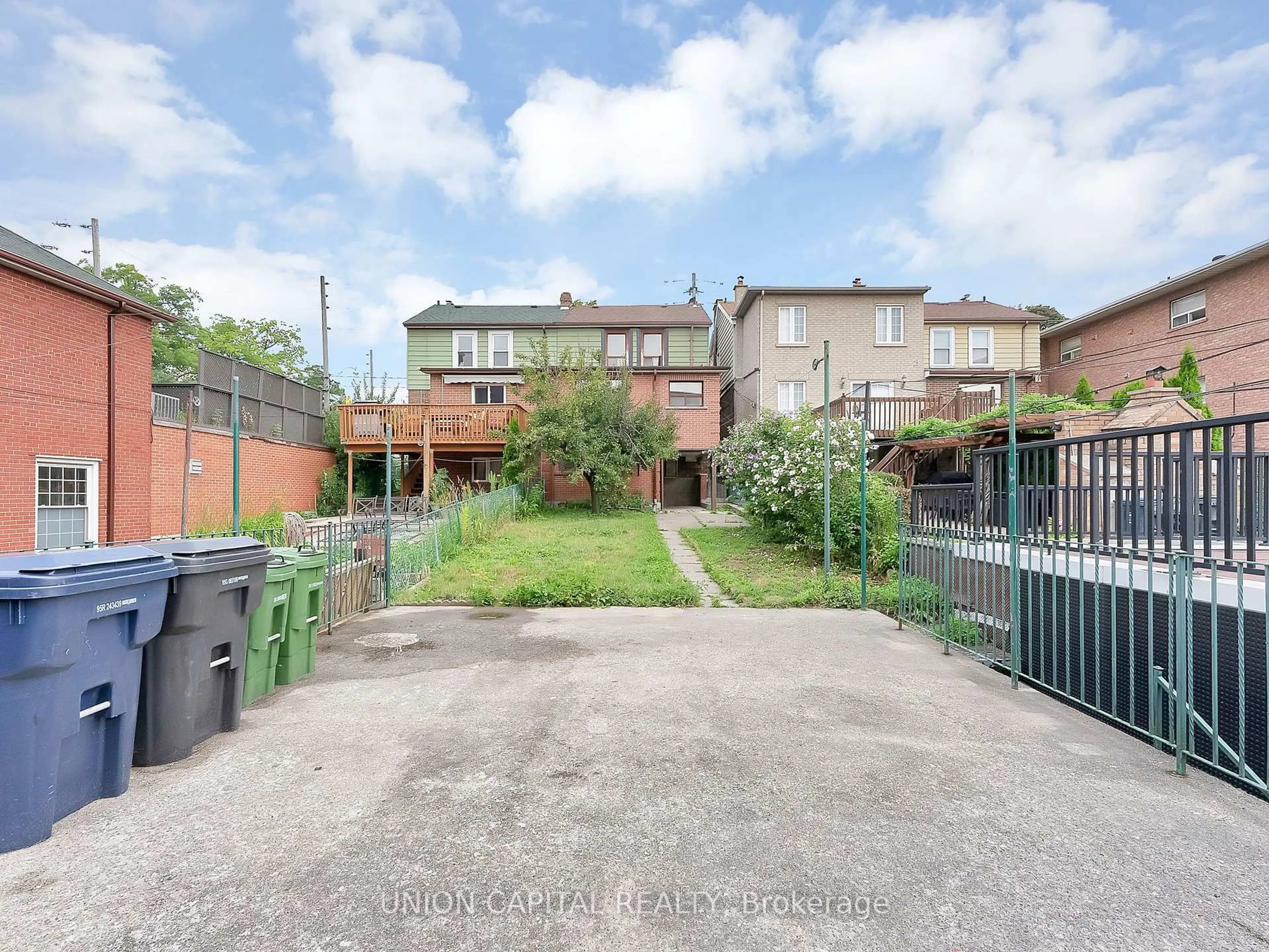 A pic from outside/outdoor area/front of a property/back of a property/a pic from drone, street for 1373 Davenport Rd, Toronto Ontario M6H 2H5