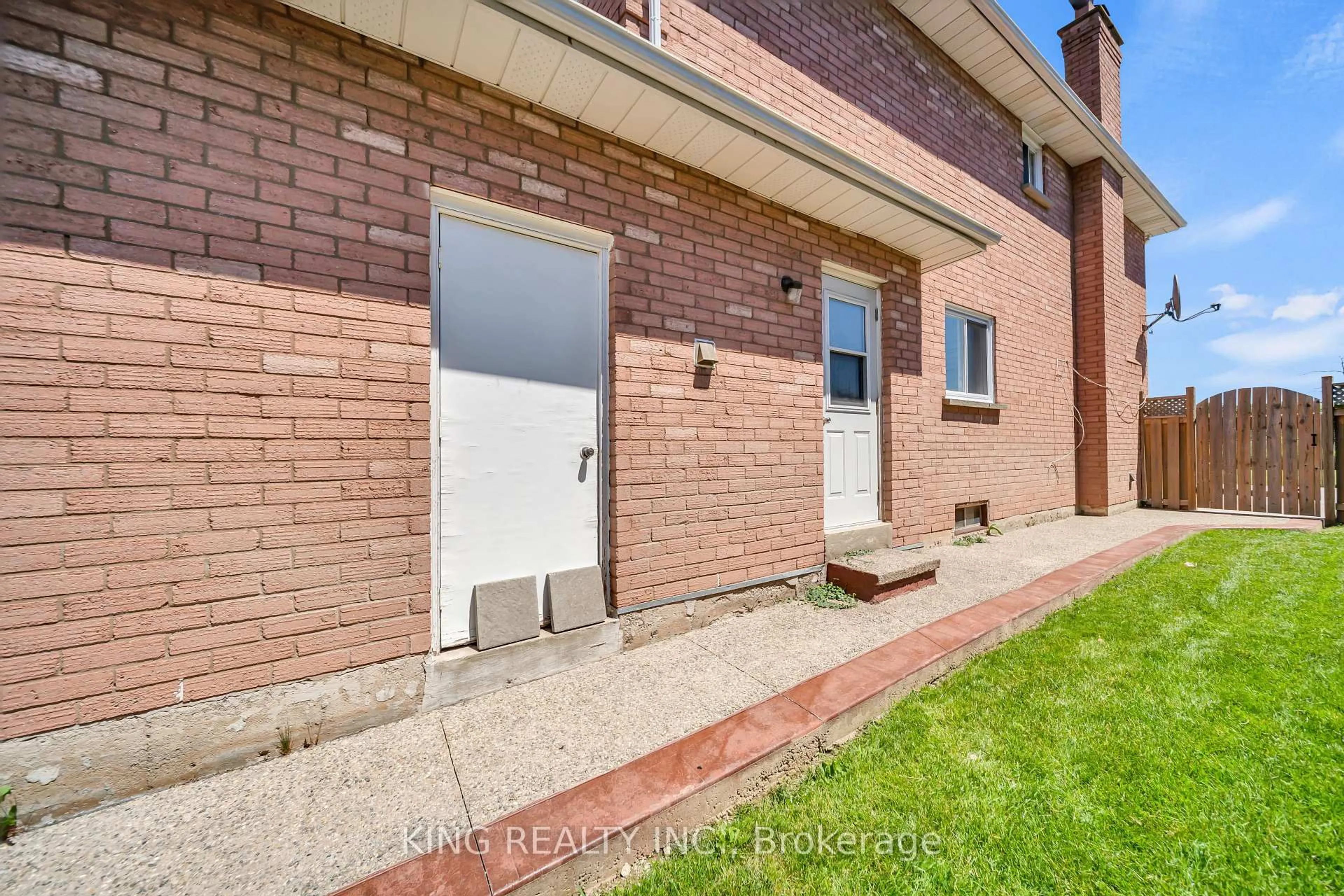Unknown for 2606 Ambercroft Tr, Mississauga Ontario L5M 4K3