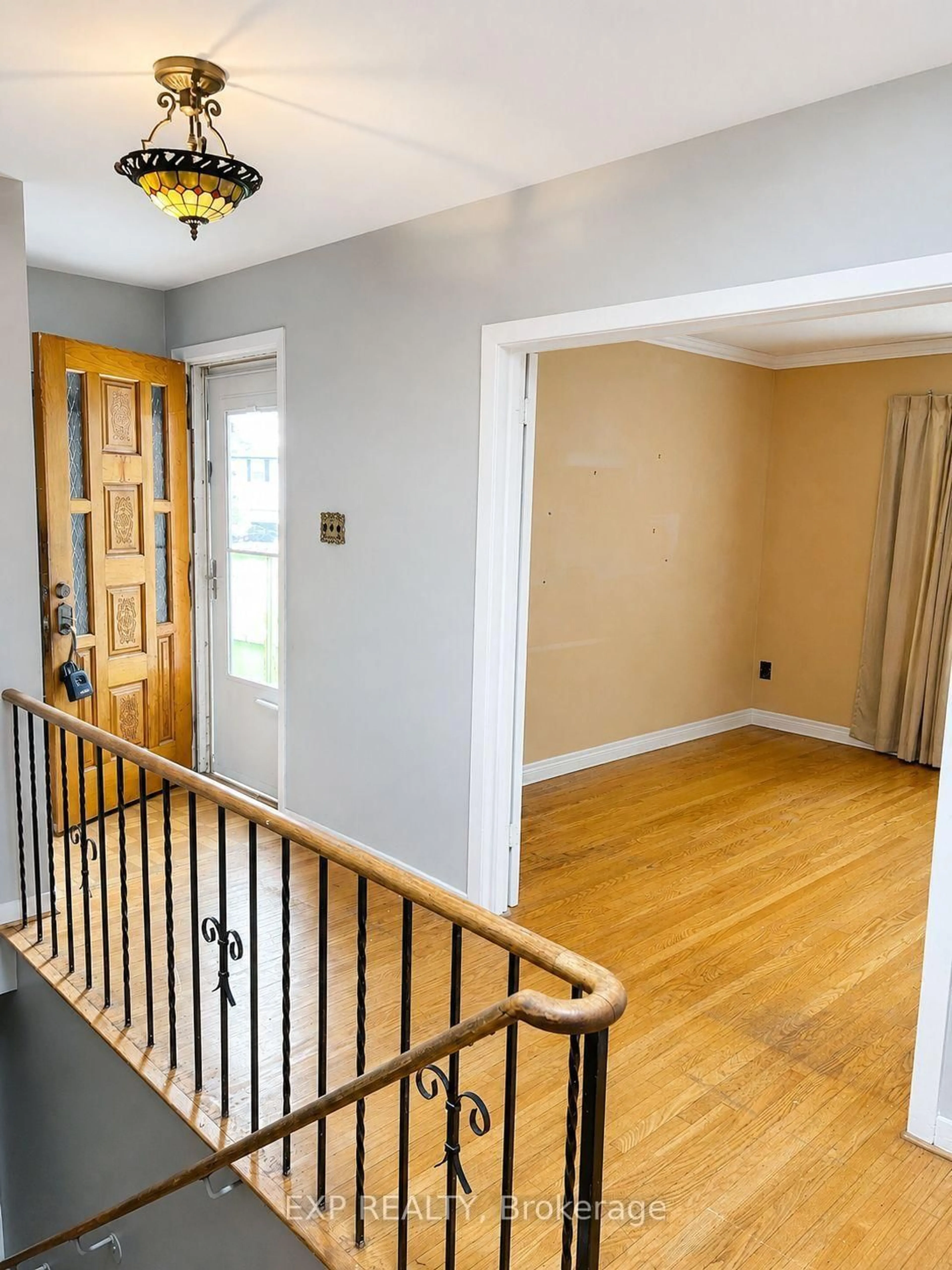 Indoor foyer for 79 Dorset Dr, Brampton Ontario L6T 2Y8