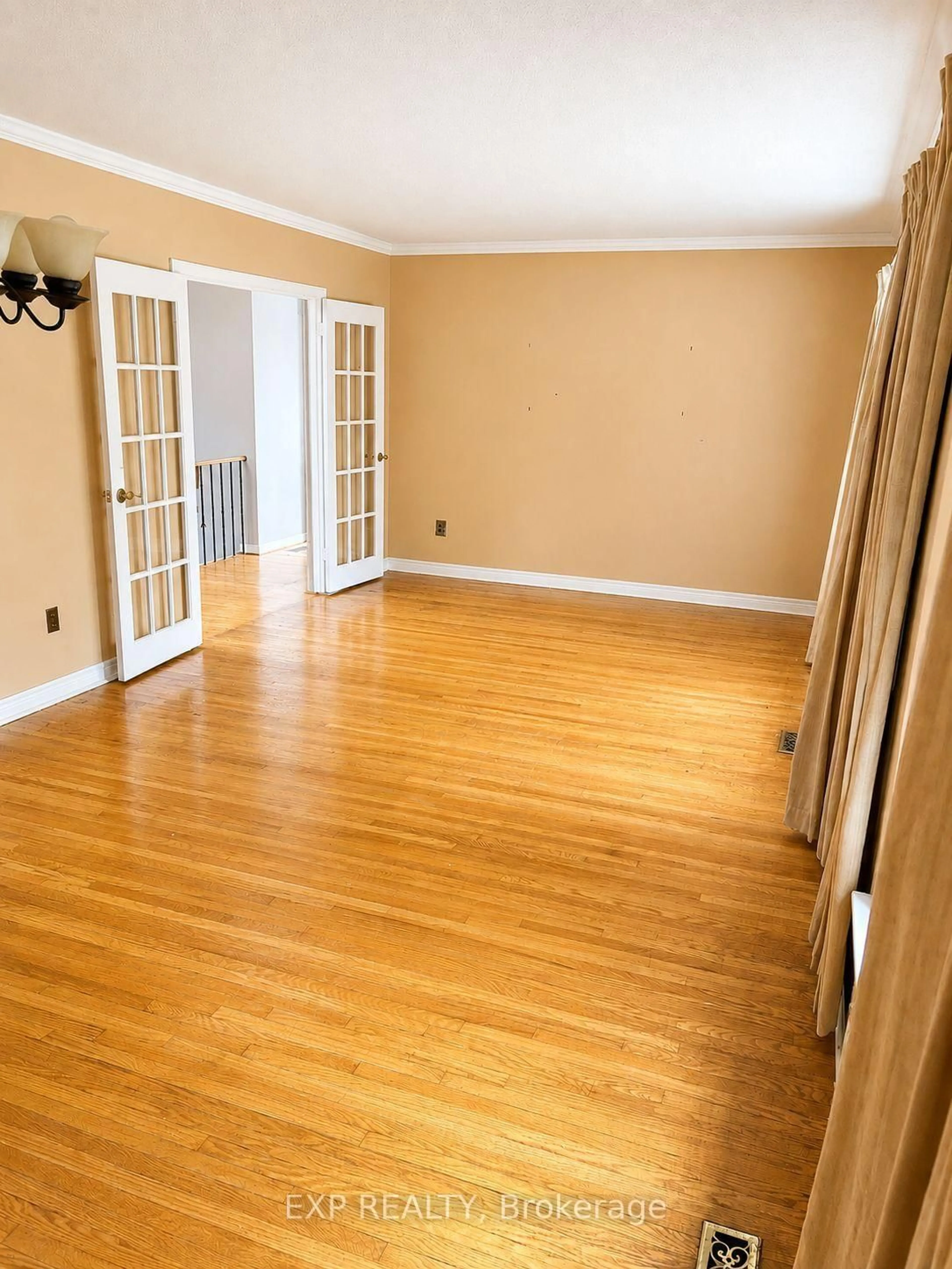 A pic of a room for 79 Dorset Dr, Brampton Ontario L6T 2Y8