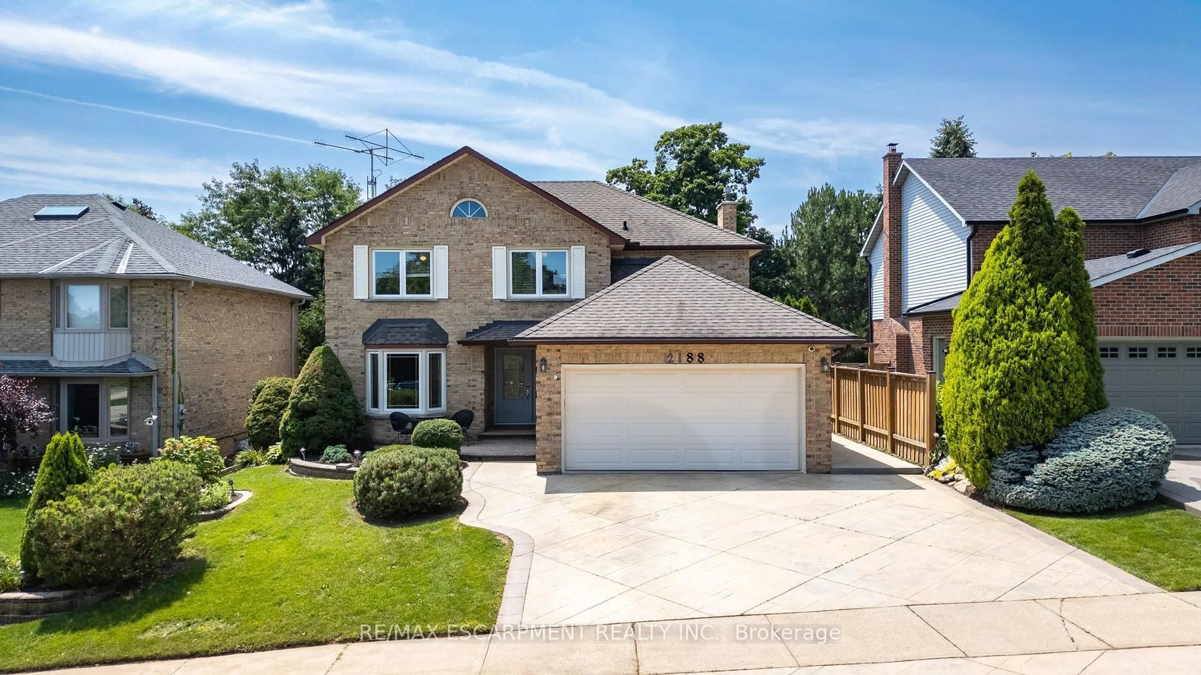 Home with brick exterior material, street for 2188 BADER Cres, Burlington Ontario L7P 4N6