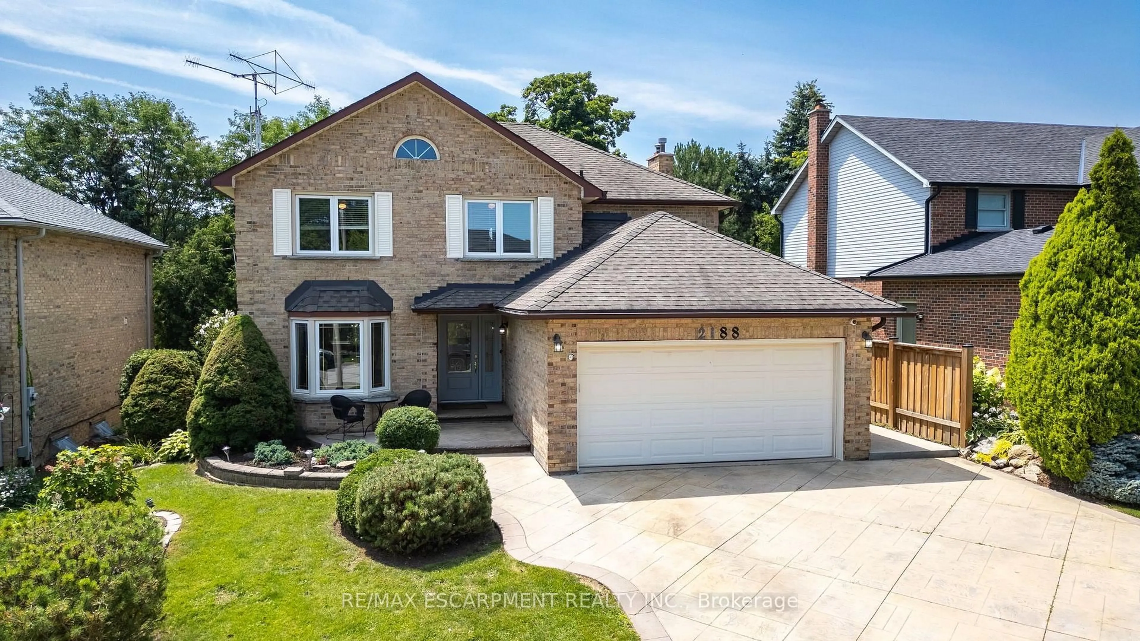 Home with brick exterior material, street for 2188 BADER Cres, Burlington Ontario L7P 4N6