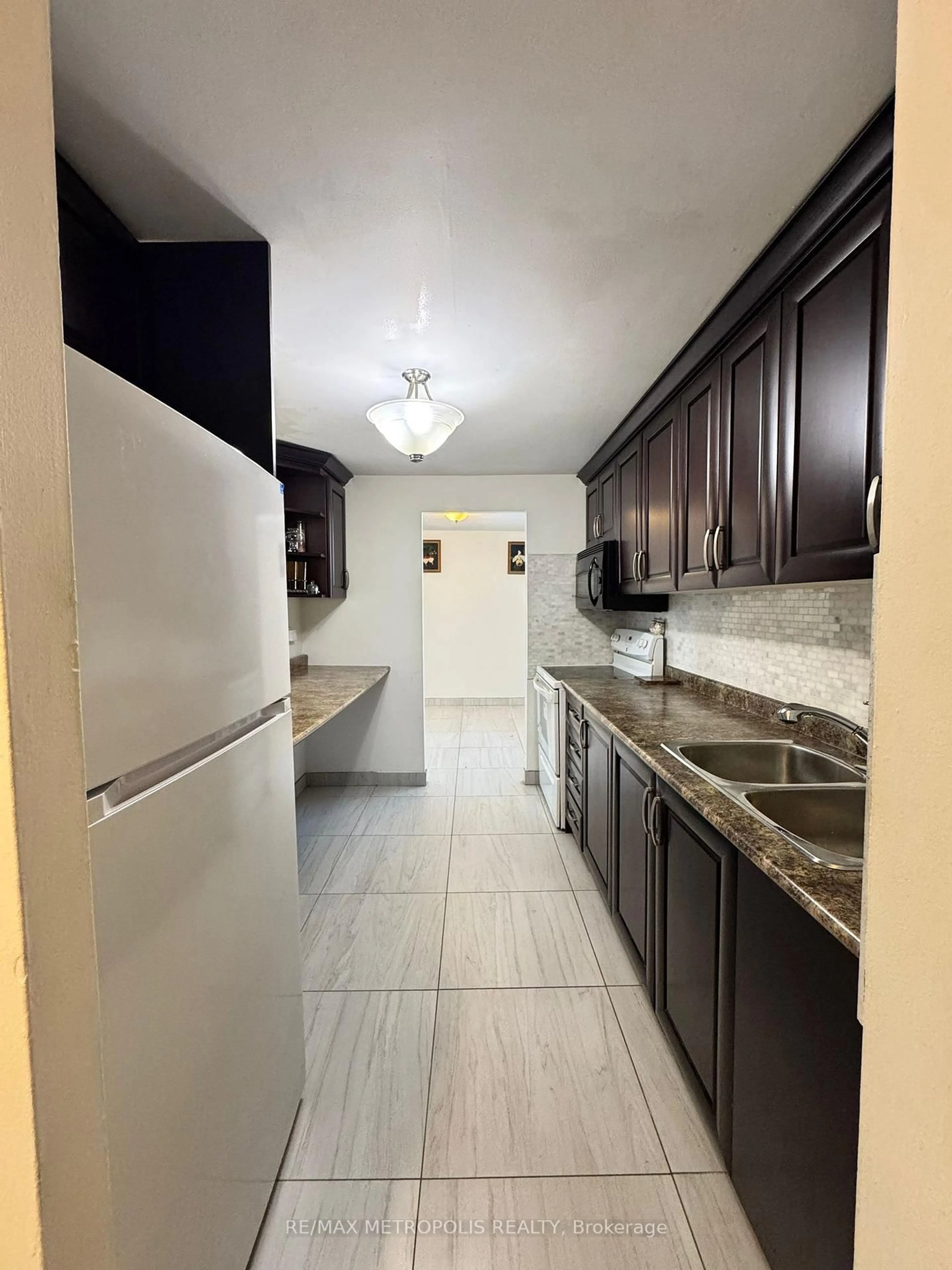 Standard kitchen, ceramic/tile floor for 1445 Wilson Ave #202, Toronto Ontario M3M 1J5