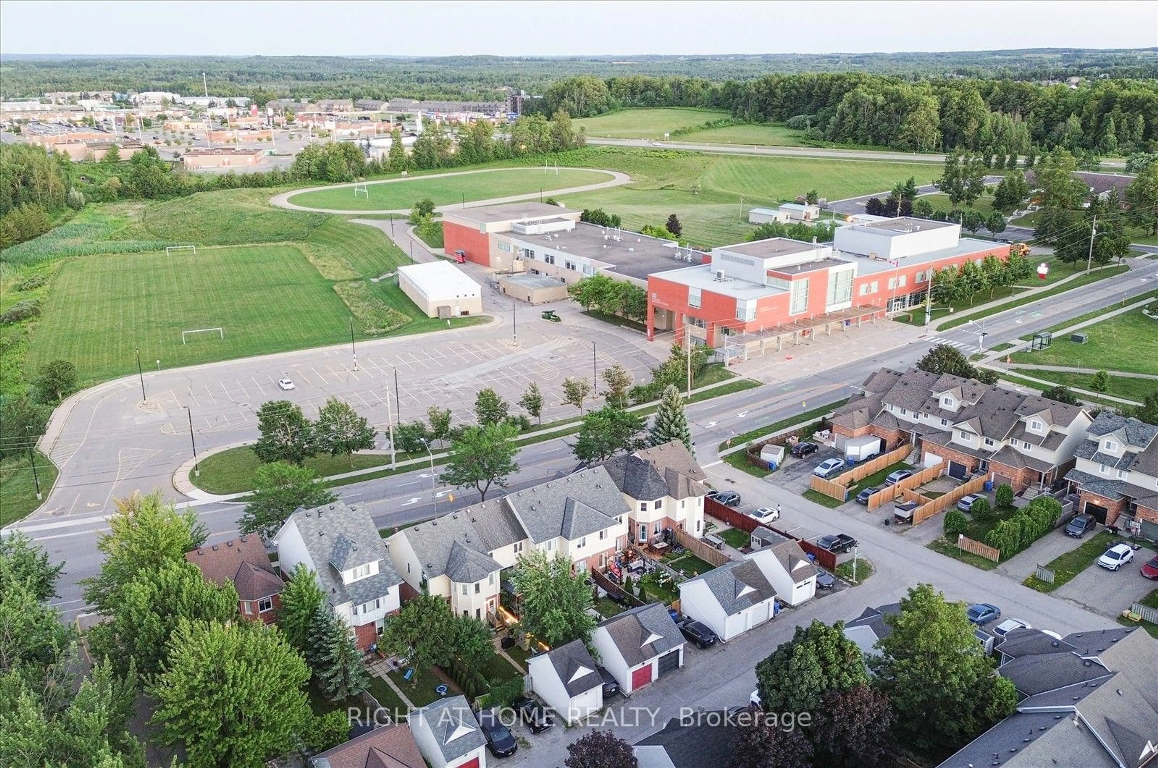 A pic from outside/outdoor area/front of a property/back of a property/a pic from drone, street for 305 Alder St, Orangeville Ontario L9W 4X5