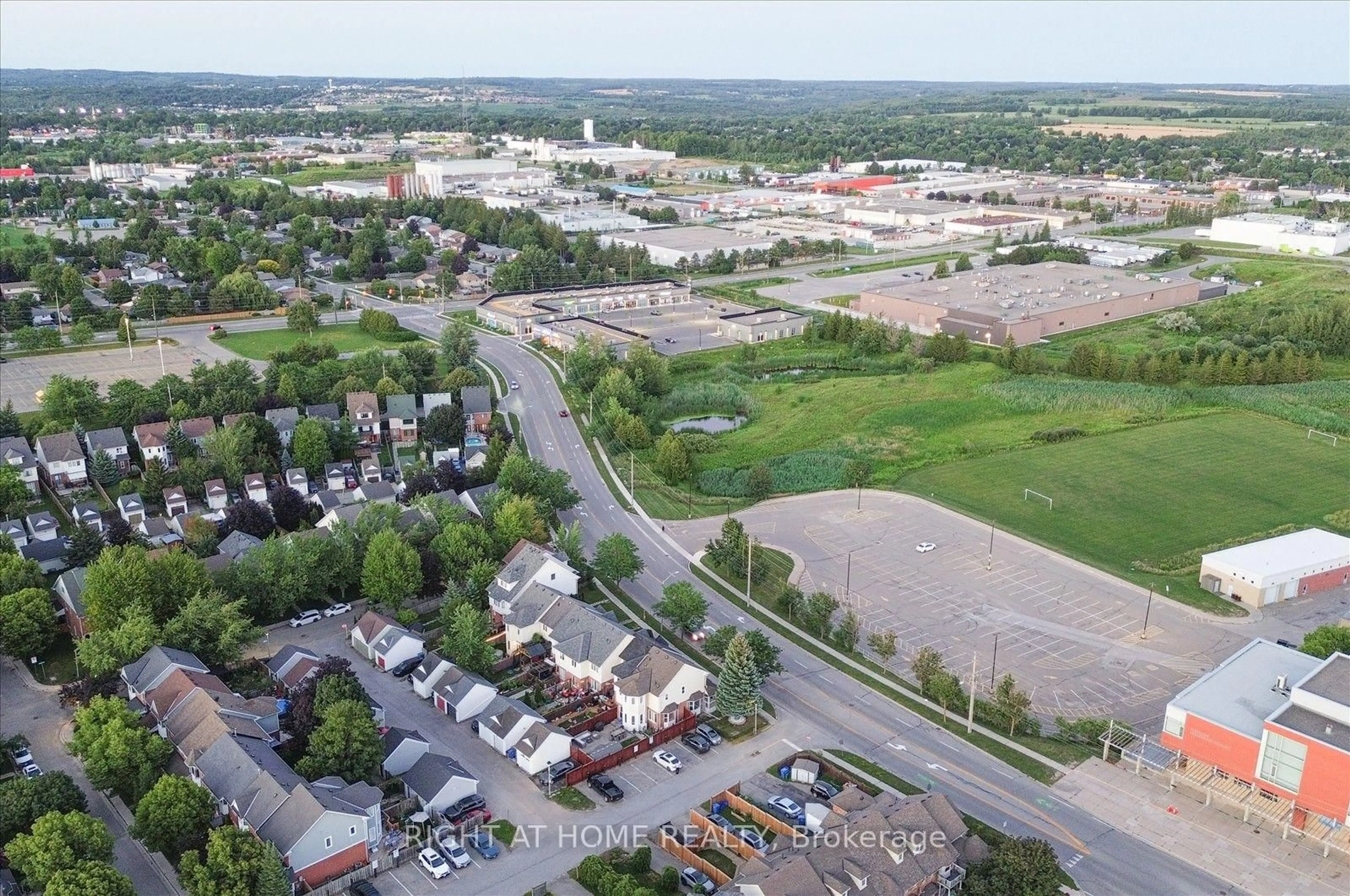 A pic from outside/outdoor area/front of a property/back of a property/a pic from drone, street for 305 Alder St, Orangeville Ontario L9W 4X5