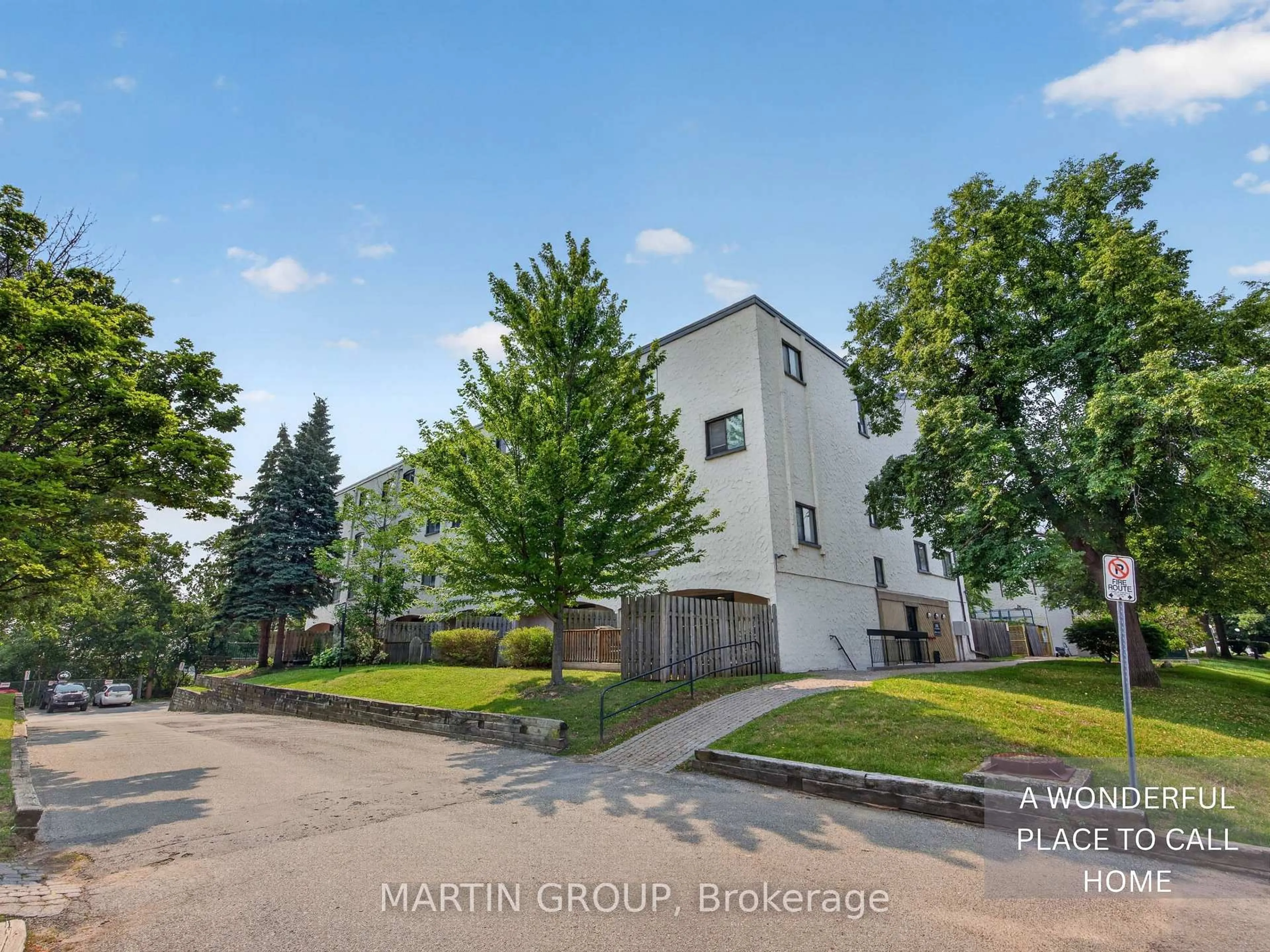 A pic from outside/outdoor area/front of a property/back of a property/a pic from drone, street for 1050 Falgarwood Dr #112, Oakville Ontario L6H 2P3