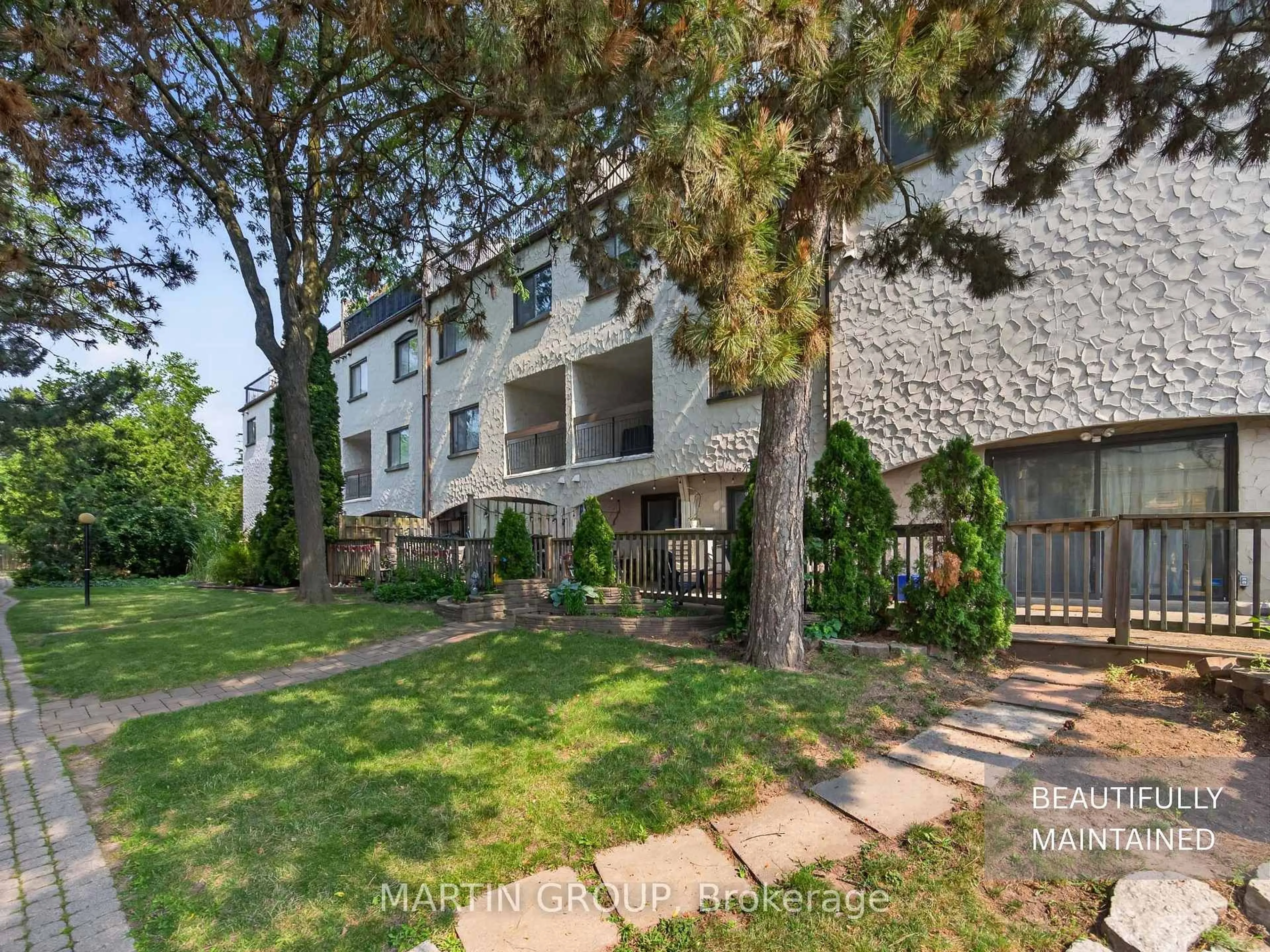 A pic from outside/outdoor area/front of a property/back of a property/a pic from drone, street for 1050 Falgarwood Dr #112, Oakville Ontario L6H 2P3
