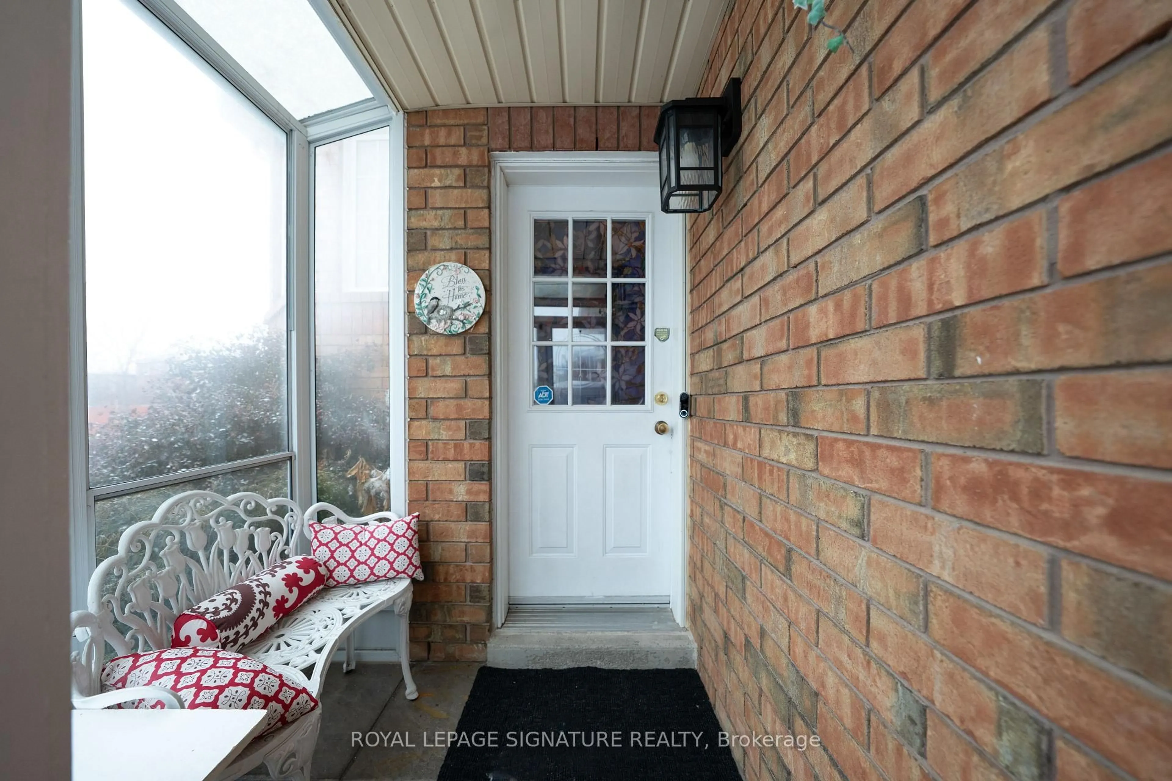 Indoor entryway for 687 Twain Ave, Mississauga Ontario L5W 1K7