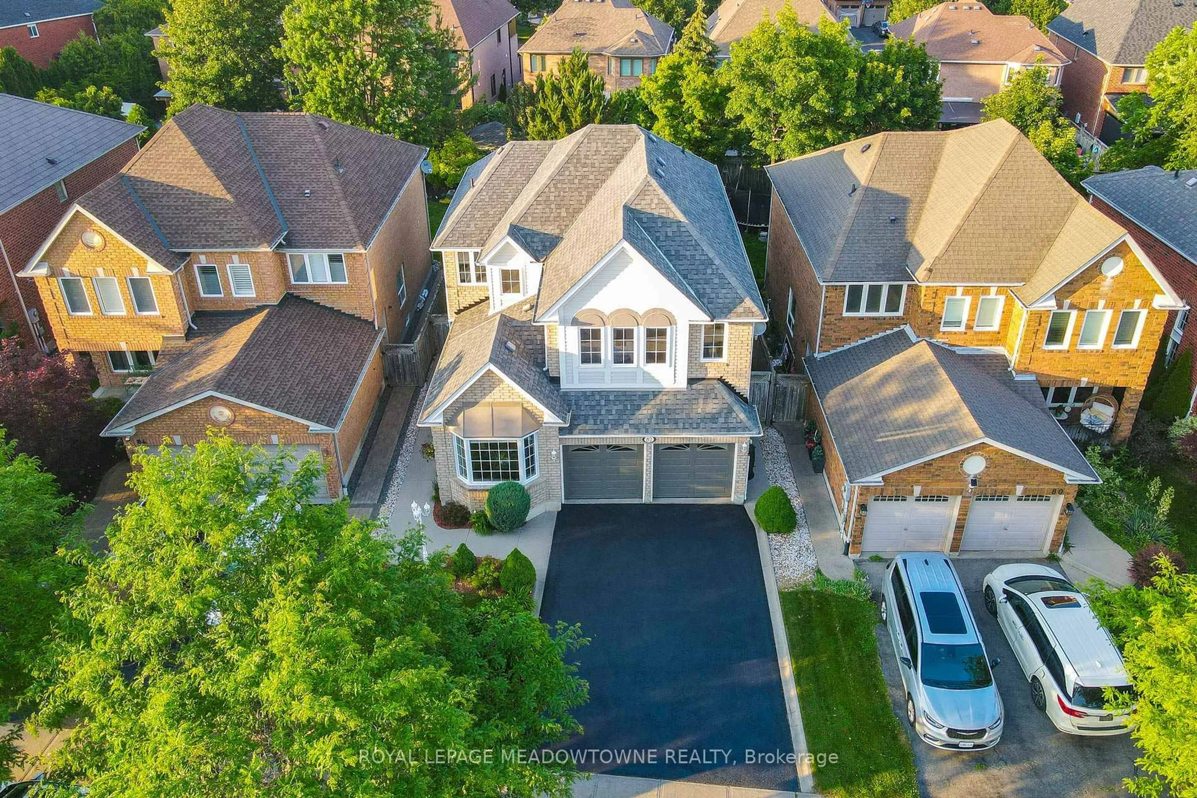A pic from outside/outdoor area/front of a property/back of a property/a pic from drone, street for 82 Miller Dr, Halton Hills Ontario L7G 5T2