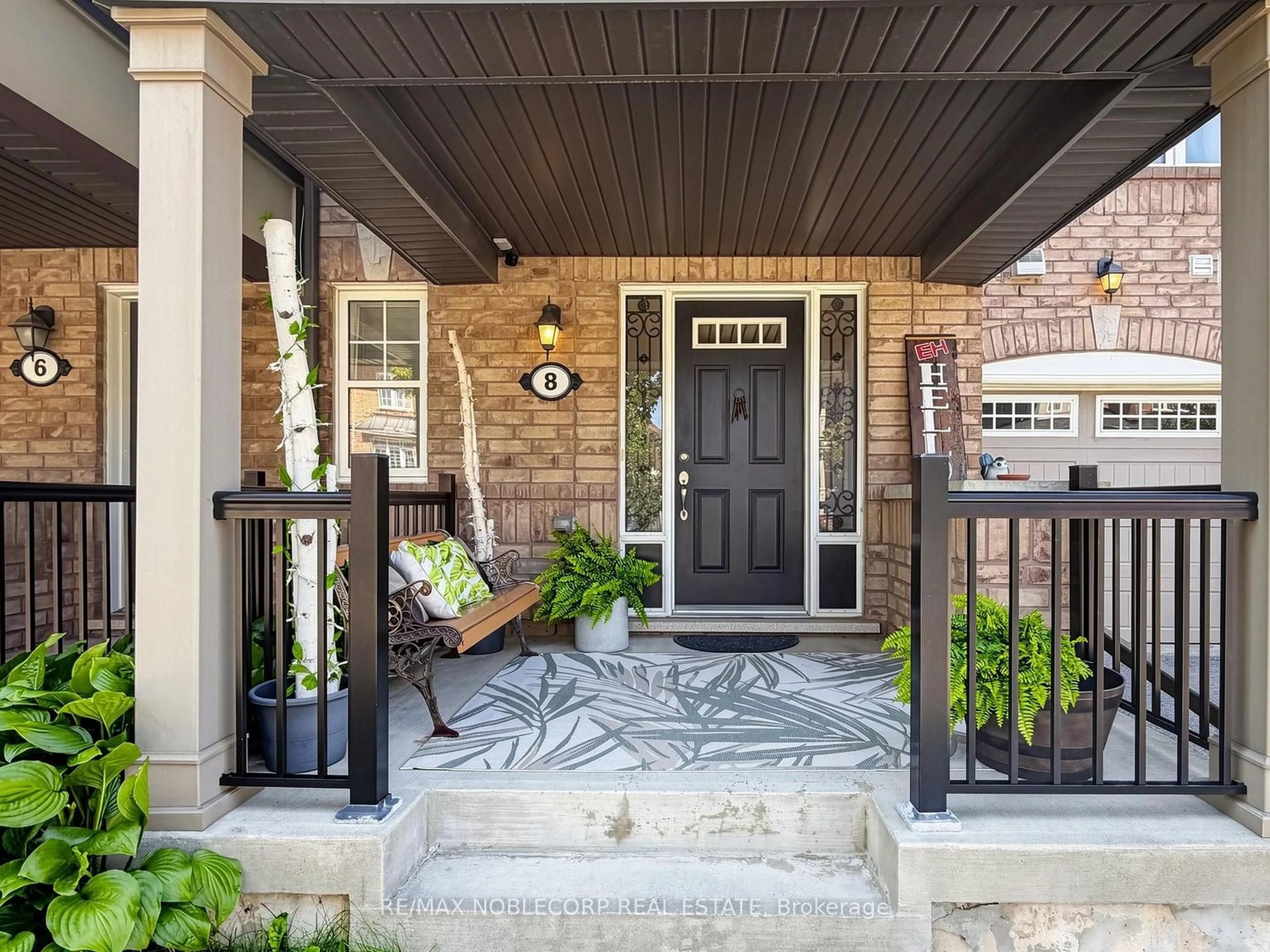 Indoor entryway for 8 Deancrest Rd, Brampton Ontario L7A 0W1