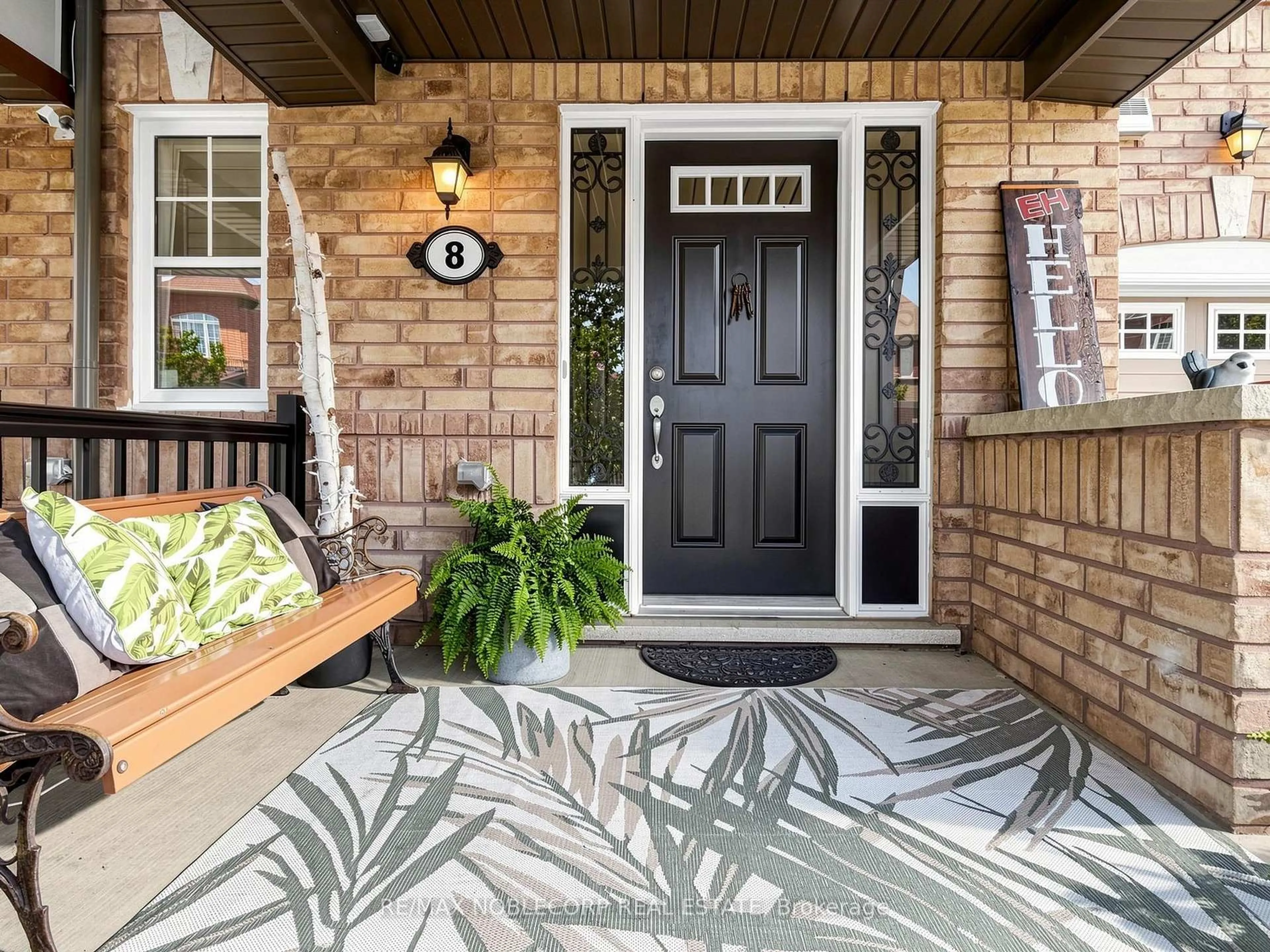 Indoor entryway for 8 Deancrest Rd, Brampton Ontario L7A 0W1
