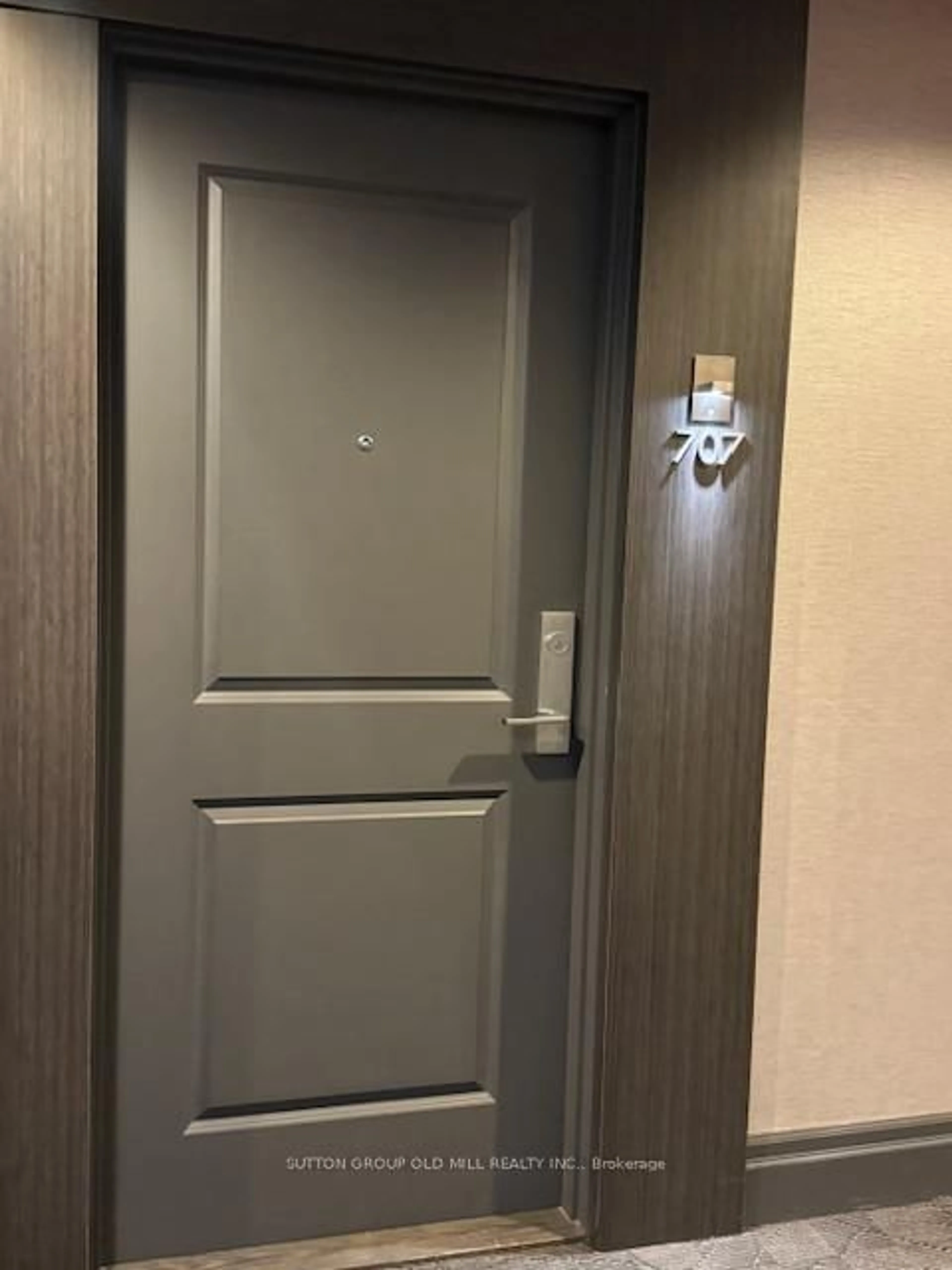 Indoor foyer for 3563 Lake Shore Blvd #707, Toronto Ontario M8W 0A3