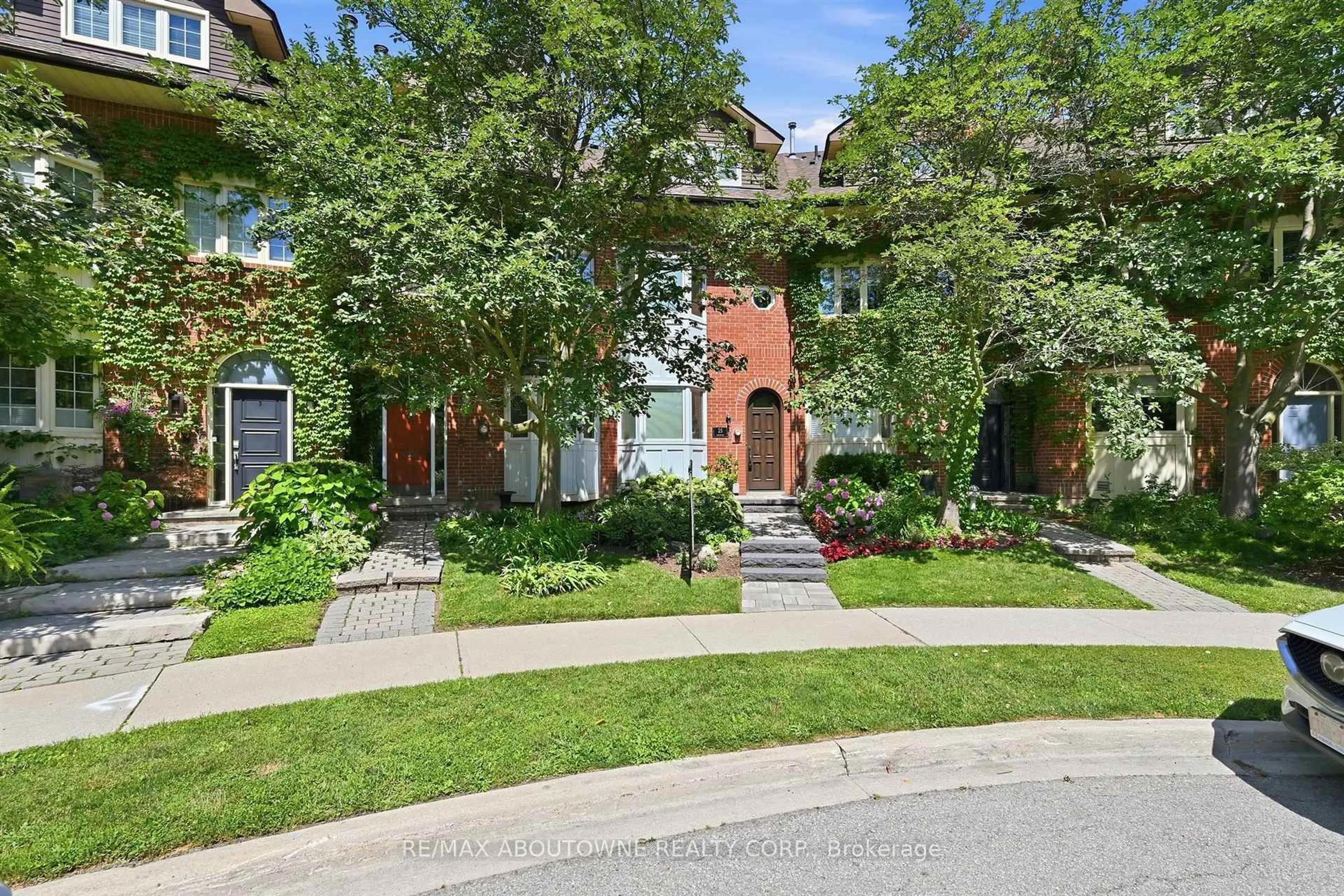 Home with brick exterior material, street for 25 Southwind Terr, Oakville Ontario L6L 6K6