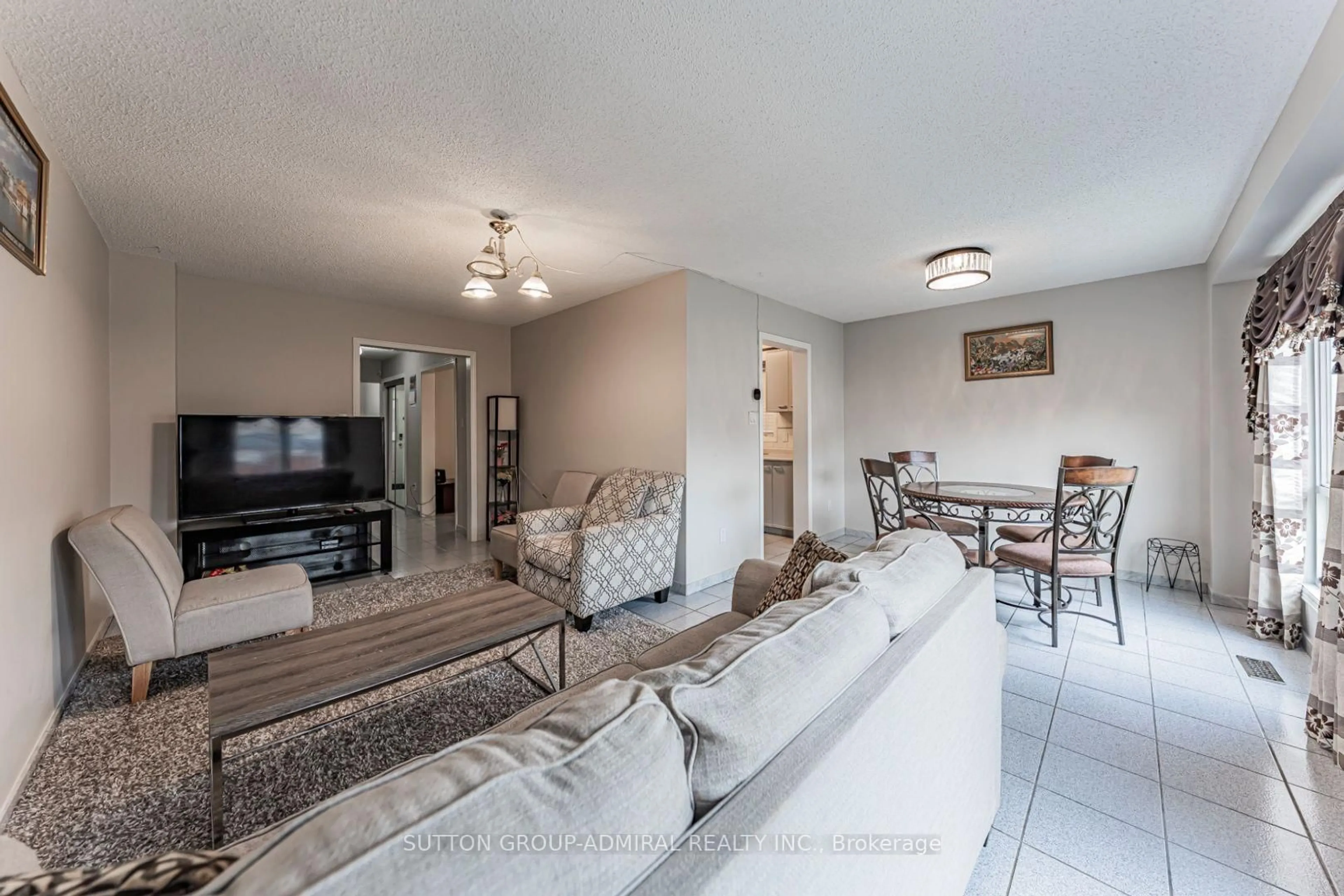 Living room with furniture, unknown for 162 Bighorn Cres, Brampton Ontario L6R 1G1