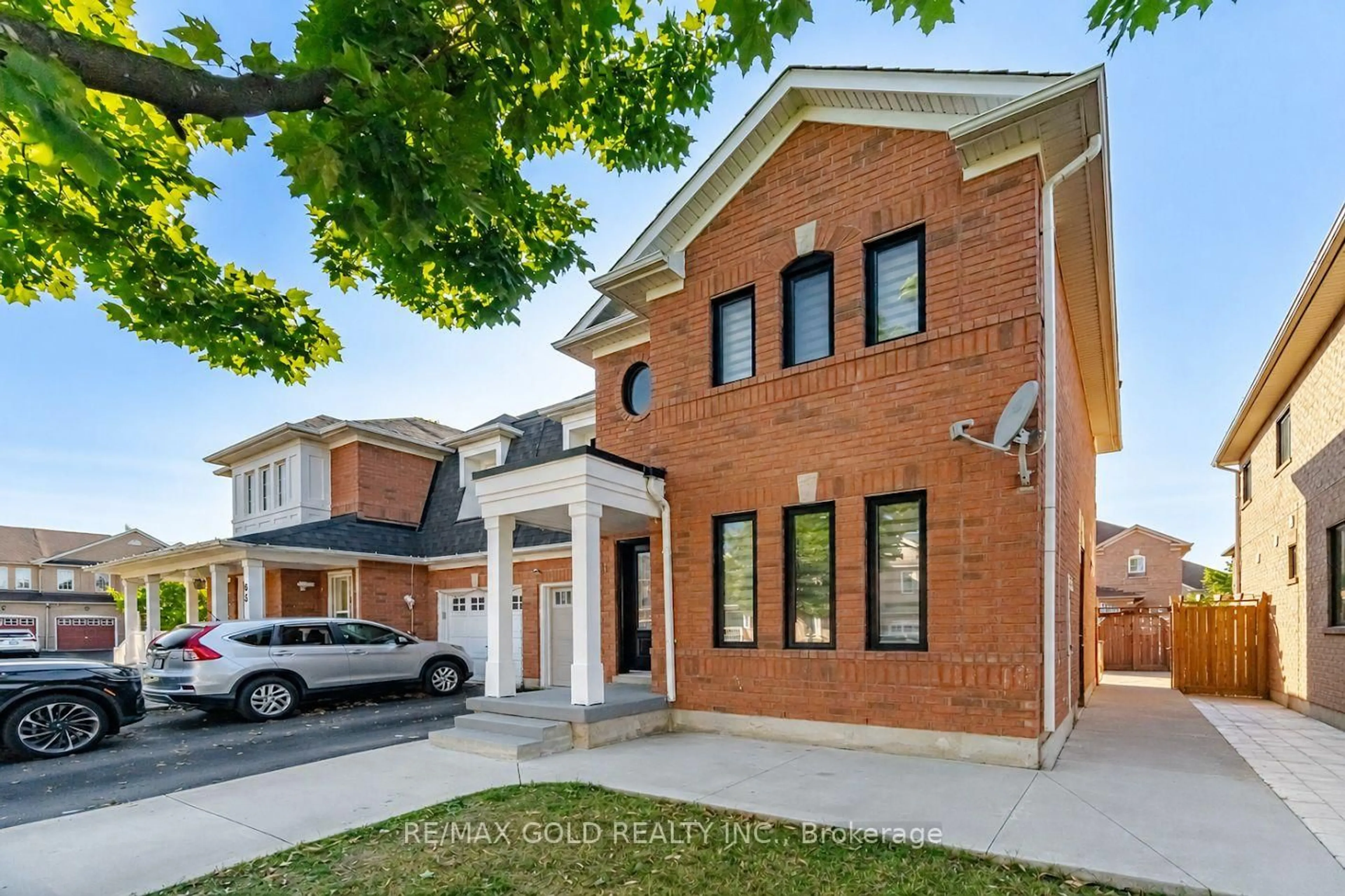Home with brick exterior material, street for 61 Saintsbury Cres, Brampton Ontario L6R 2V9
