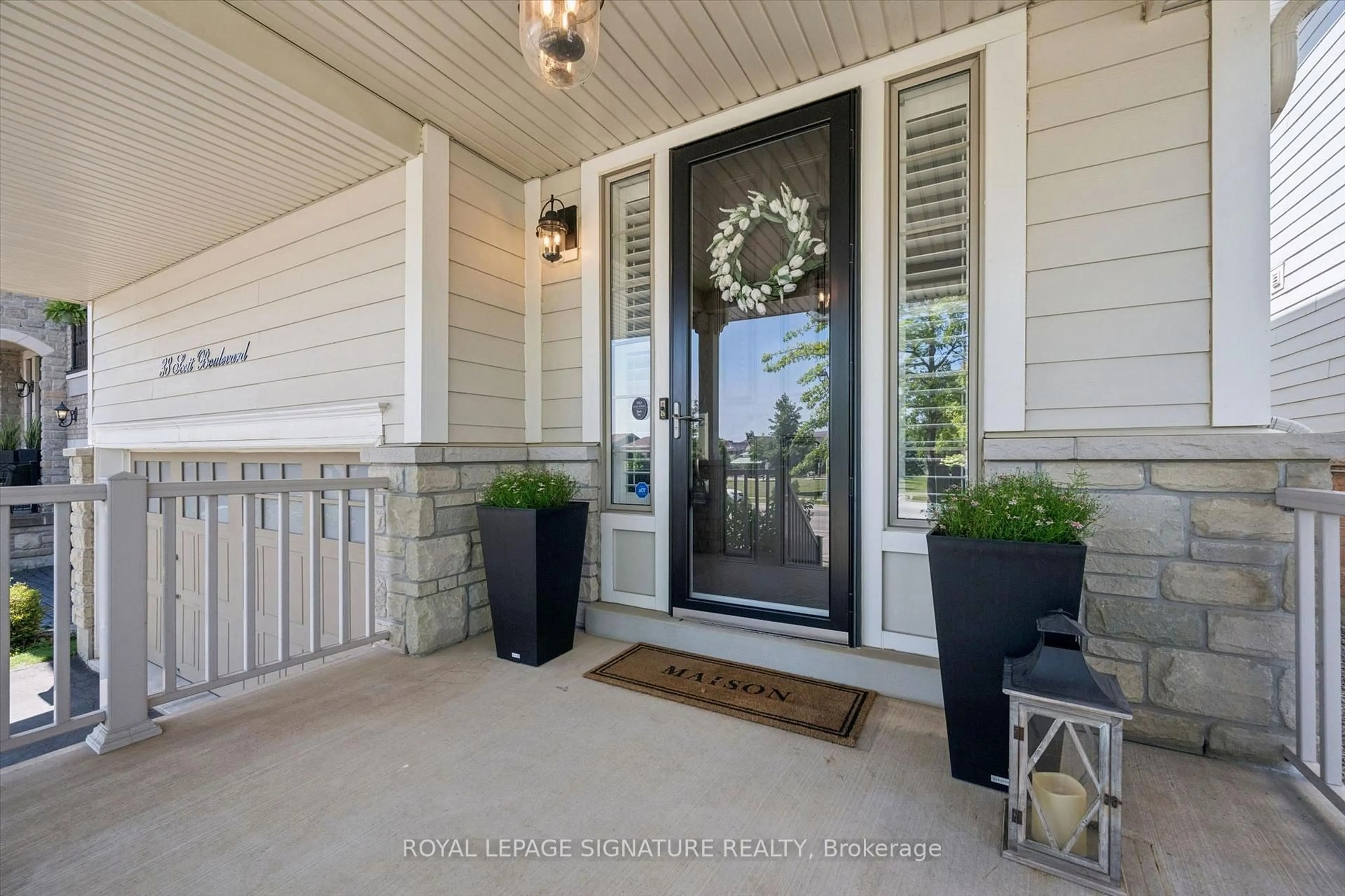 Indoor entryway for 38 Scott Blvd, Milton Ontario L9T 0R9