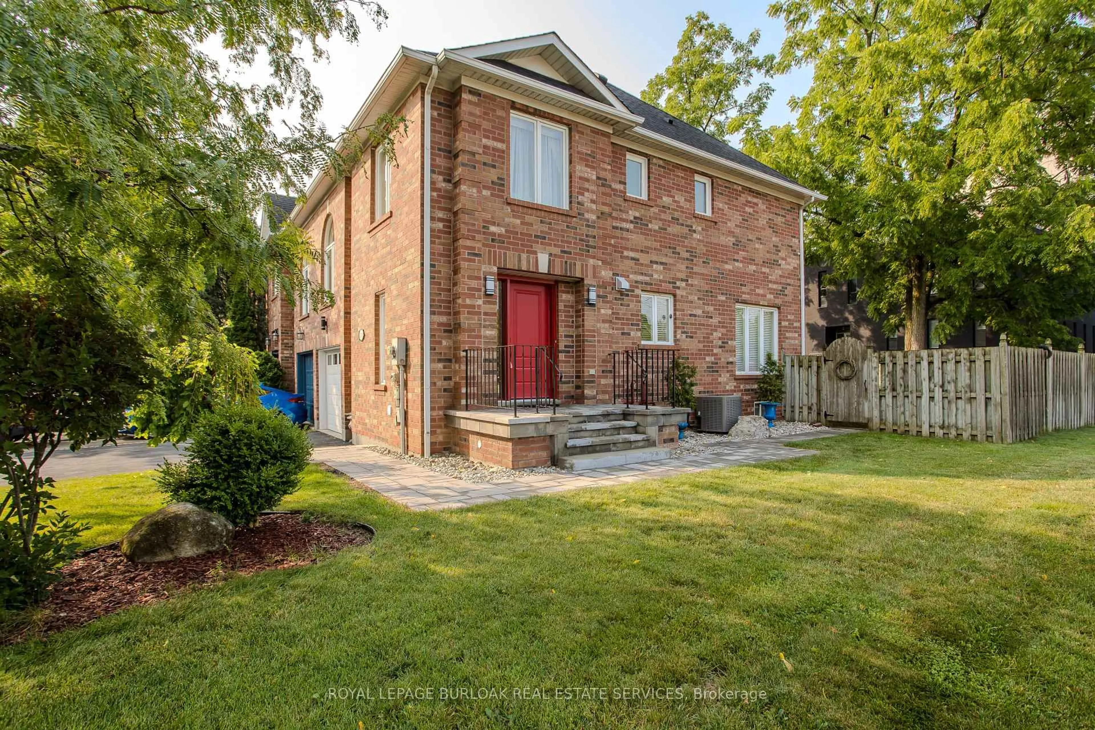 Home with brick exterior material, street for 2010 Grovetree Lane, Burlington Ontario L7R 4V4