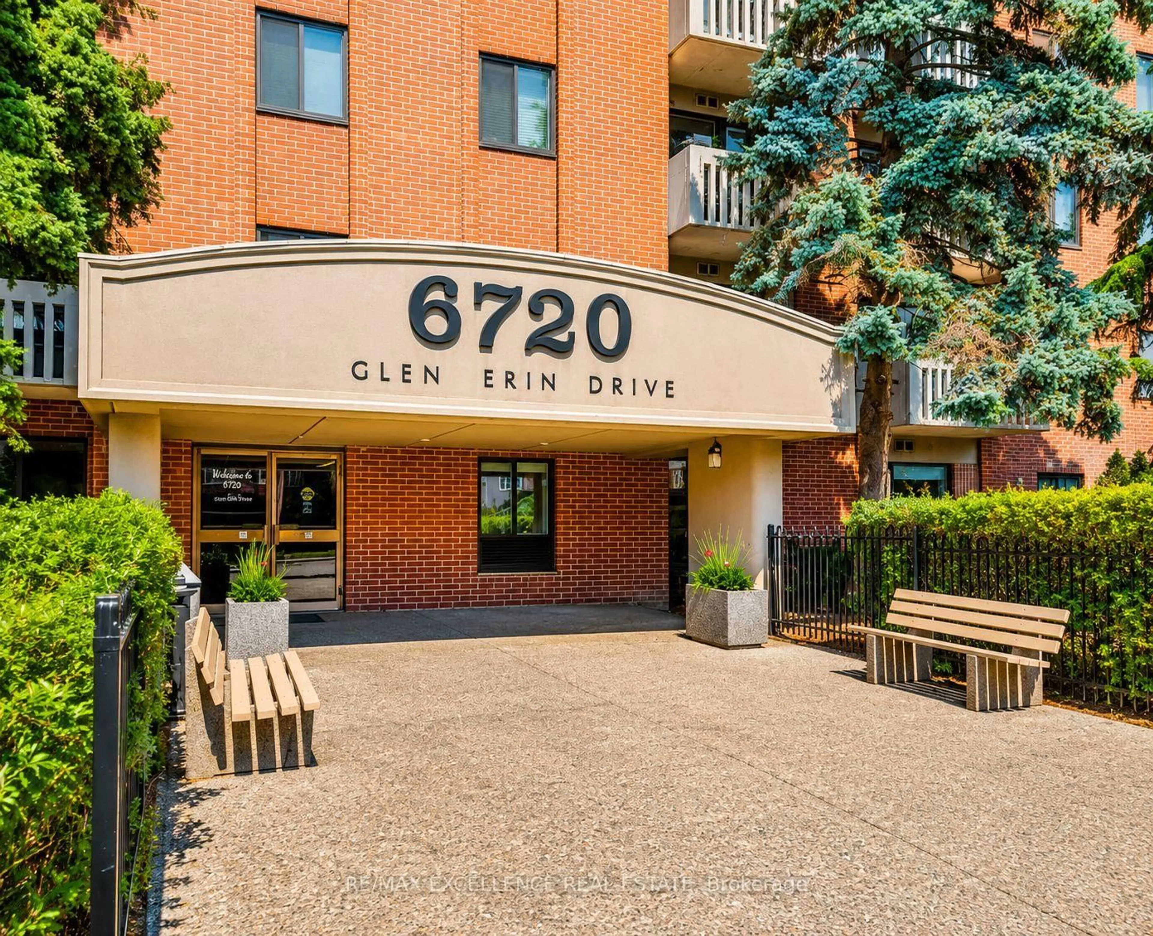 Indoor foyer for 6720 Glen Erin Dr #912, Mississauga Ontario L5N 3K8