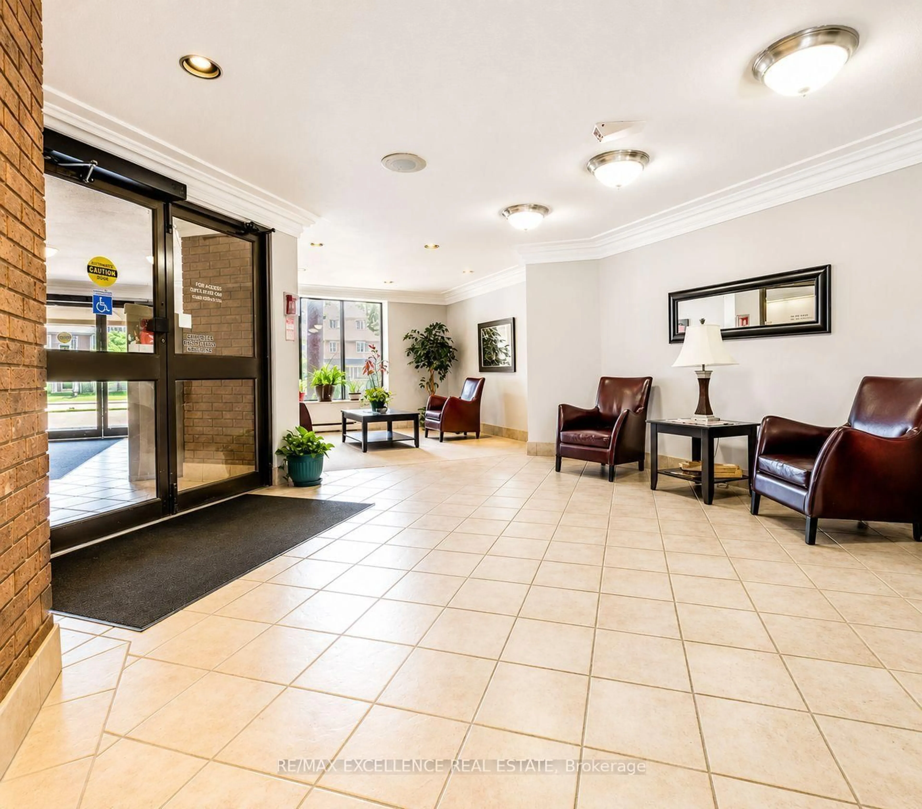Lobby for 6720 Glen Erin Dr #912, Mississauga Ontario L5N 3K8