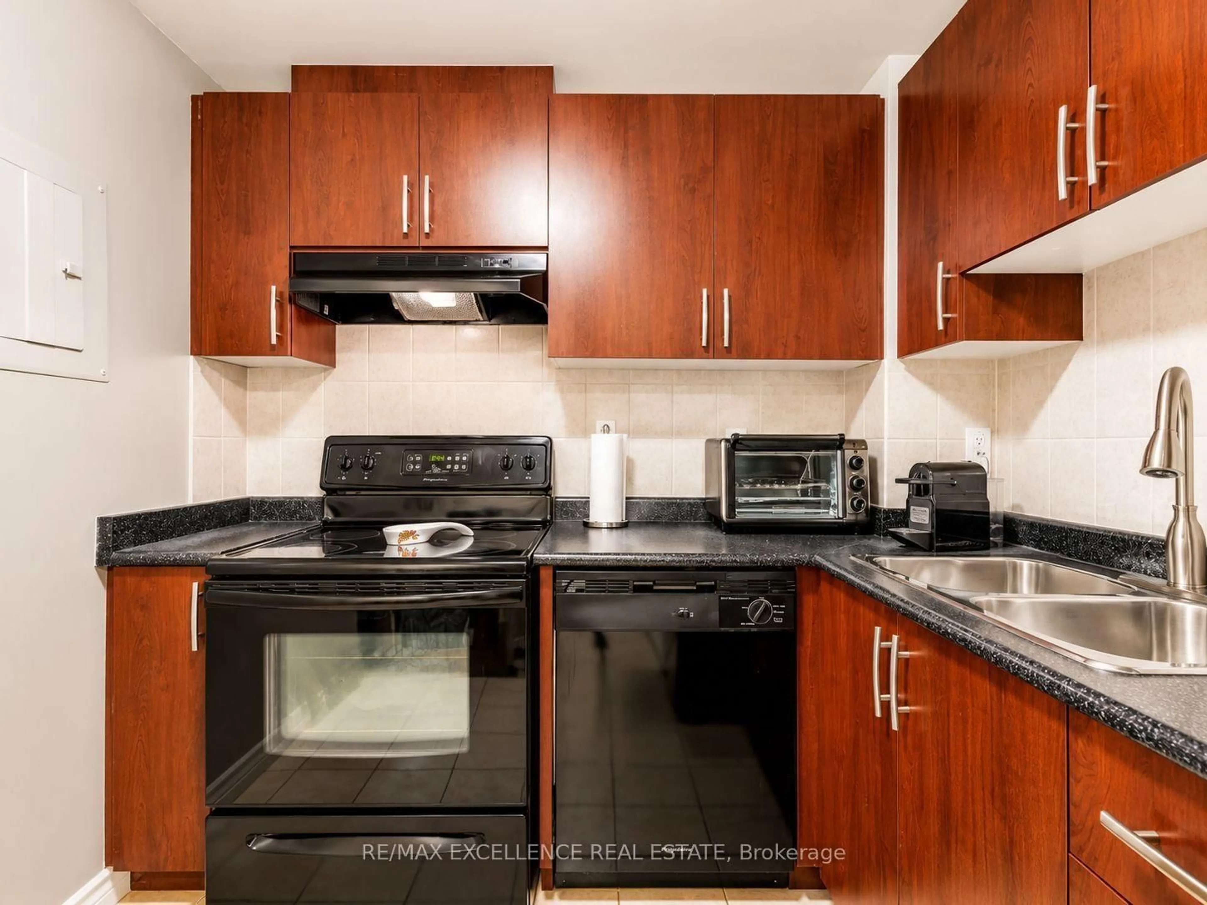 Standard kitchen, unknown for 6720 Glen Erin Dr #912, Mississauga Ontario L5N 3K8