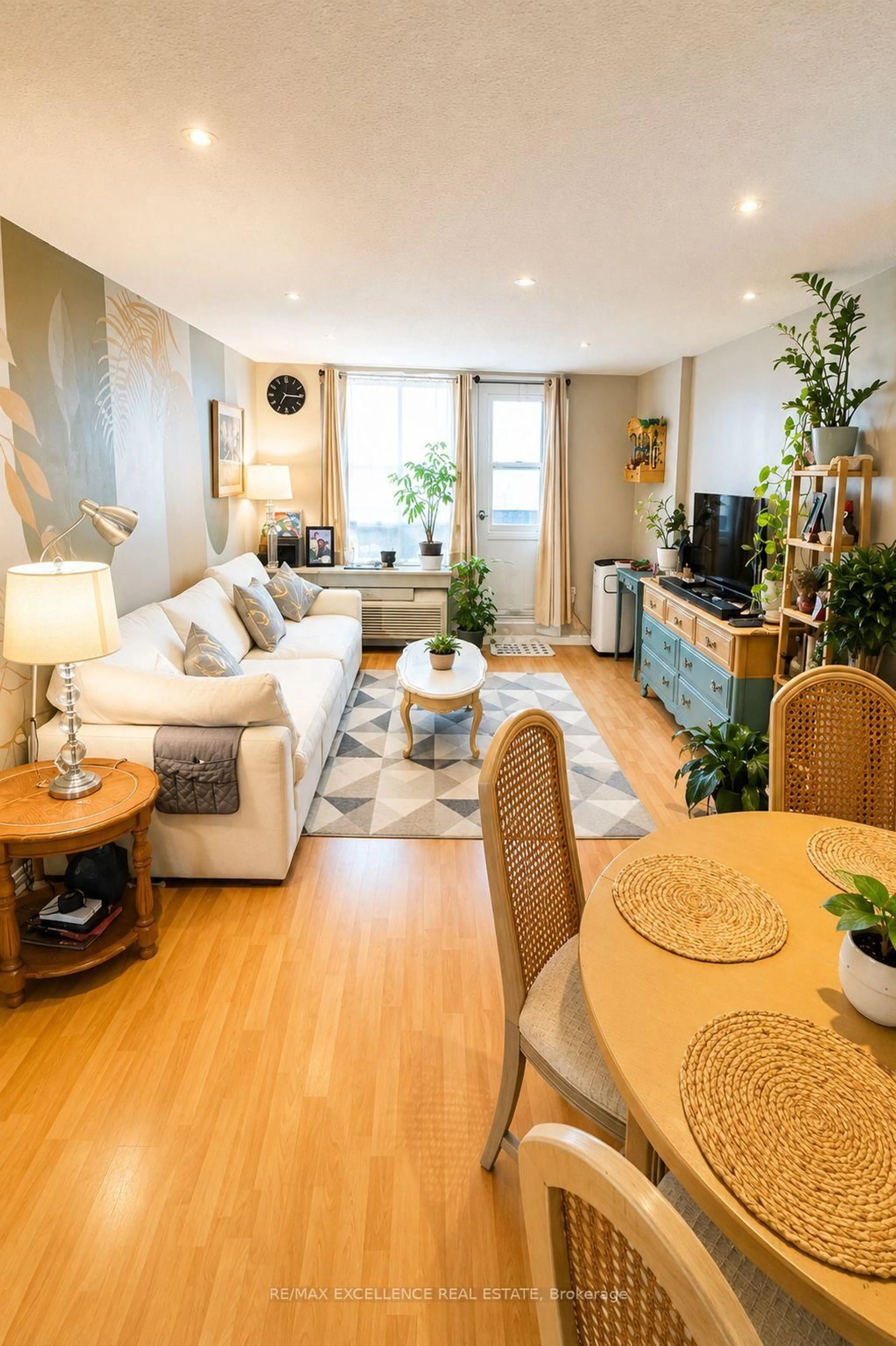 Living room with furniture, wood/laminate floor for 6720 Glen Erin Dr #912, Mississauga Ontario L5N 3K8