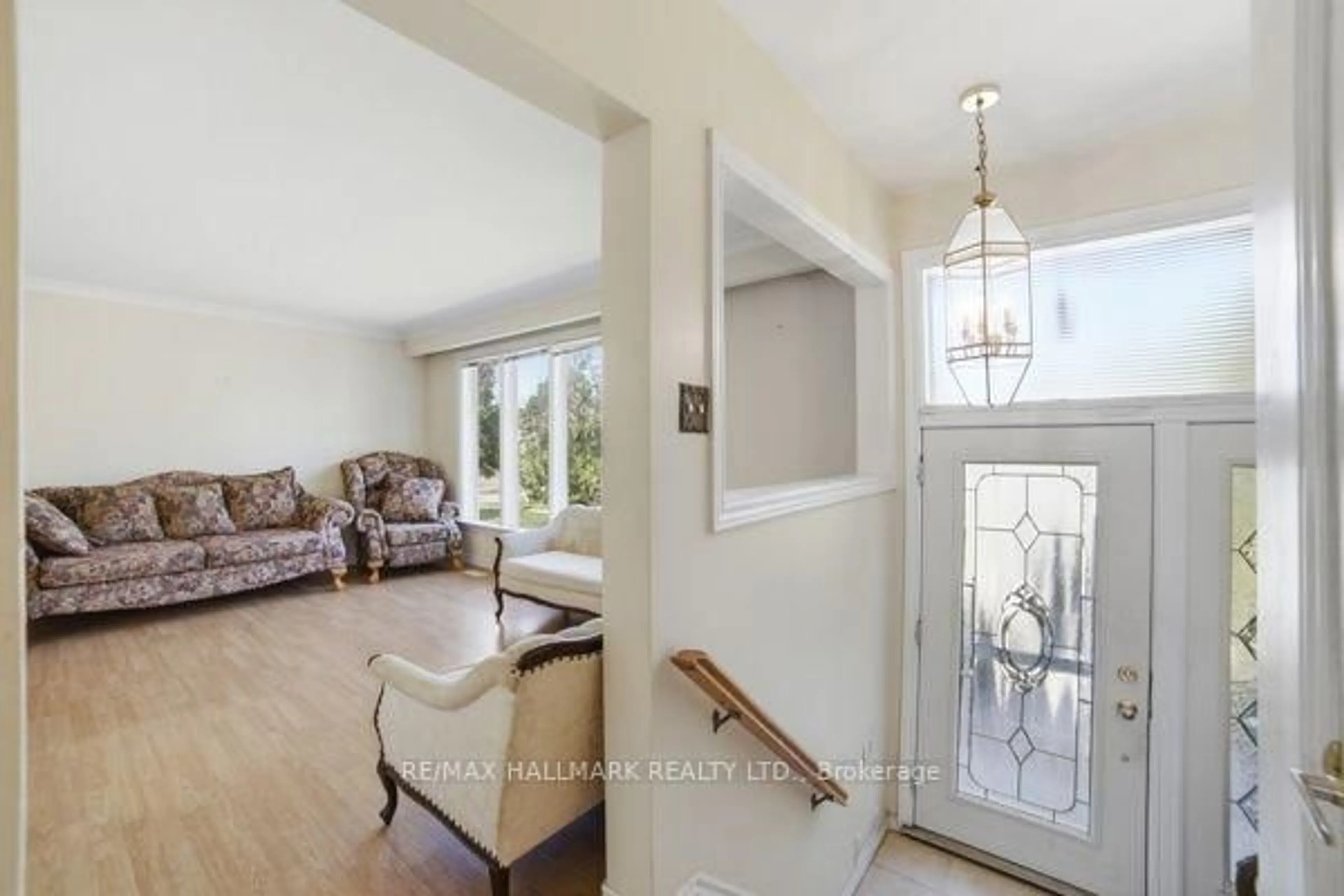Indoor entryway for 1392 Rebecca St, Oakville Ontario L6L 1Z5
