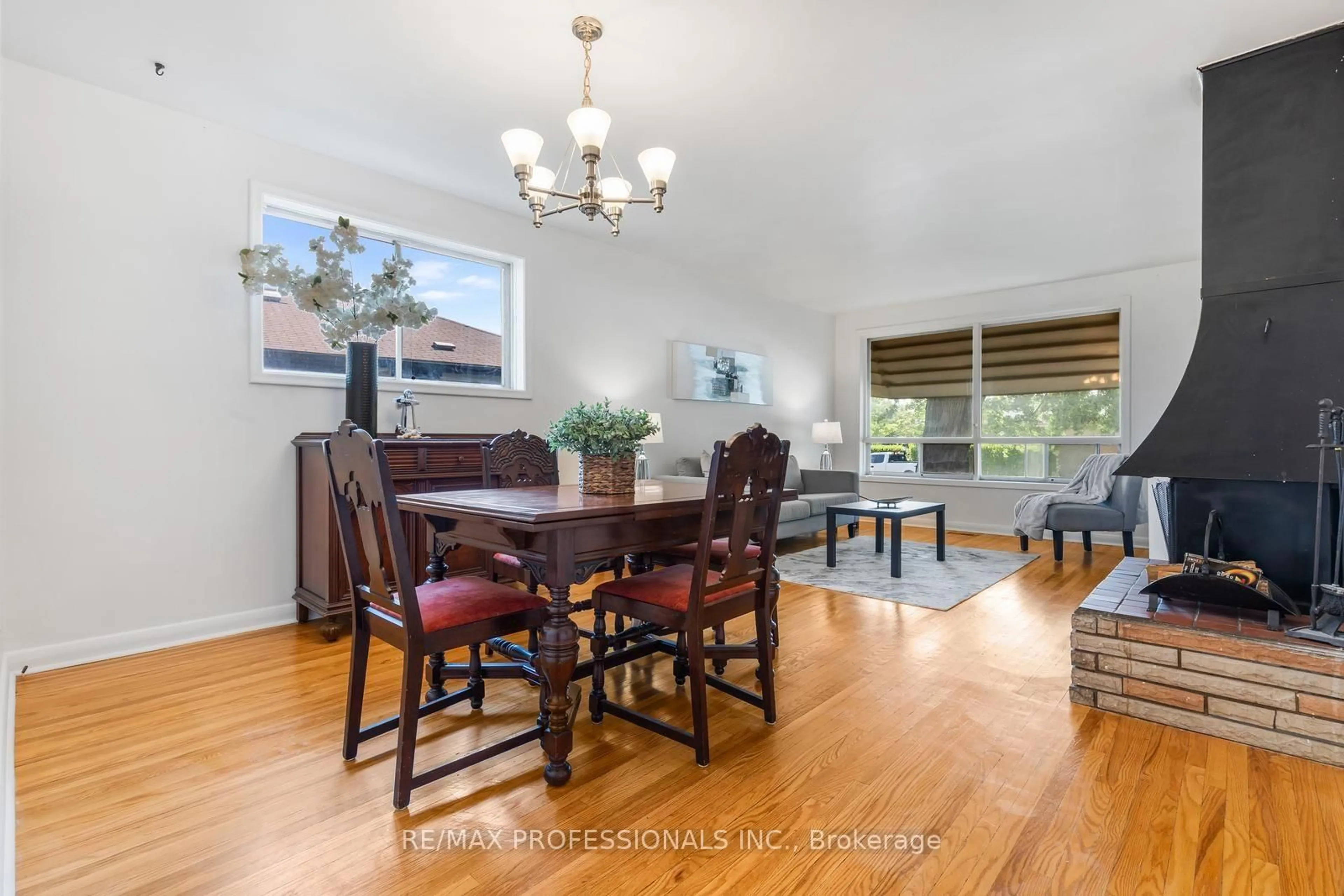 Dining room, wood/laminate floor for 25 Hardwick Crt, Toronto Ontario M9C 4G5