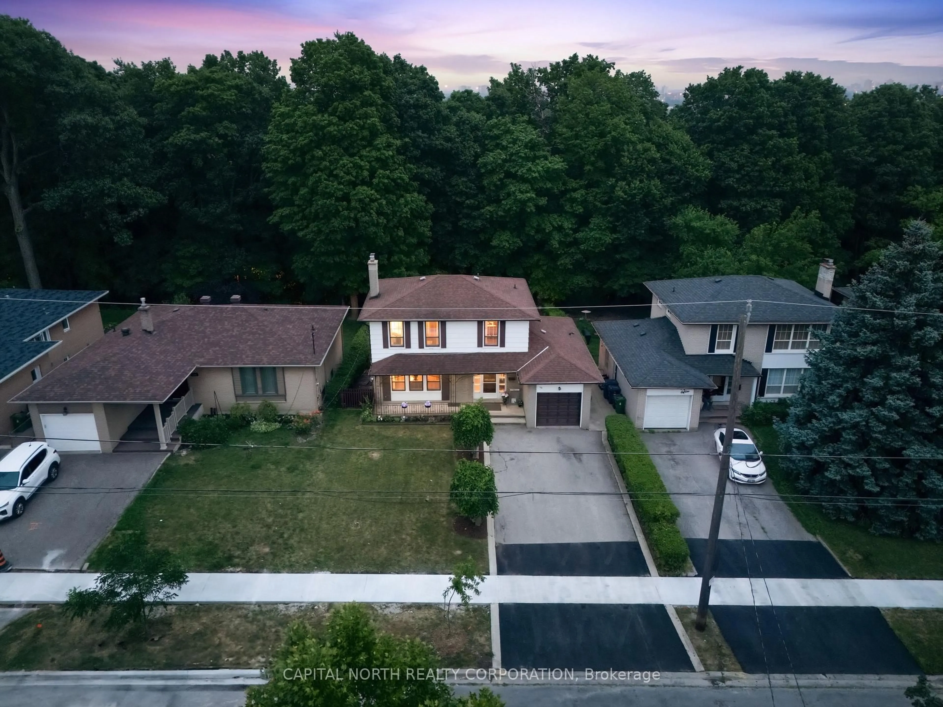 A pic from outside/outdoor area/front of a property/back of a property/a pic from drone, street for 116 Exbury Rd, Toronto Ontario M3M 1R1