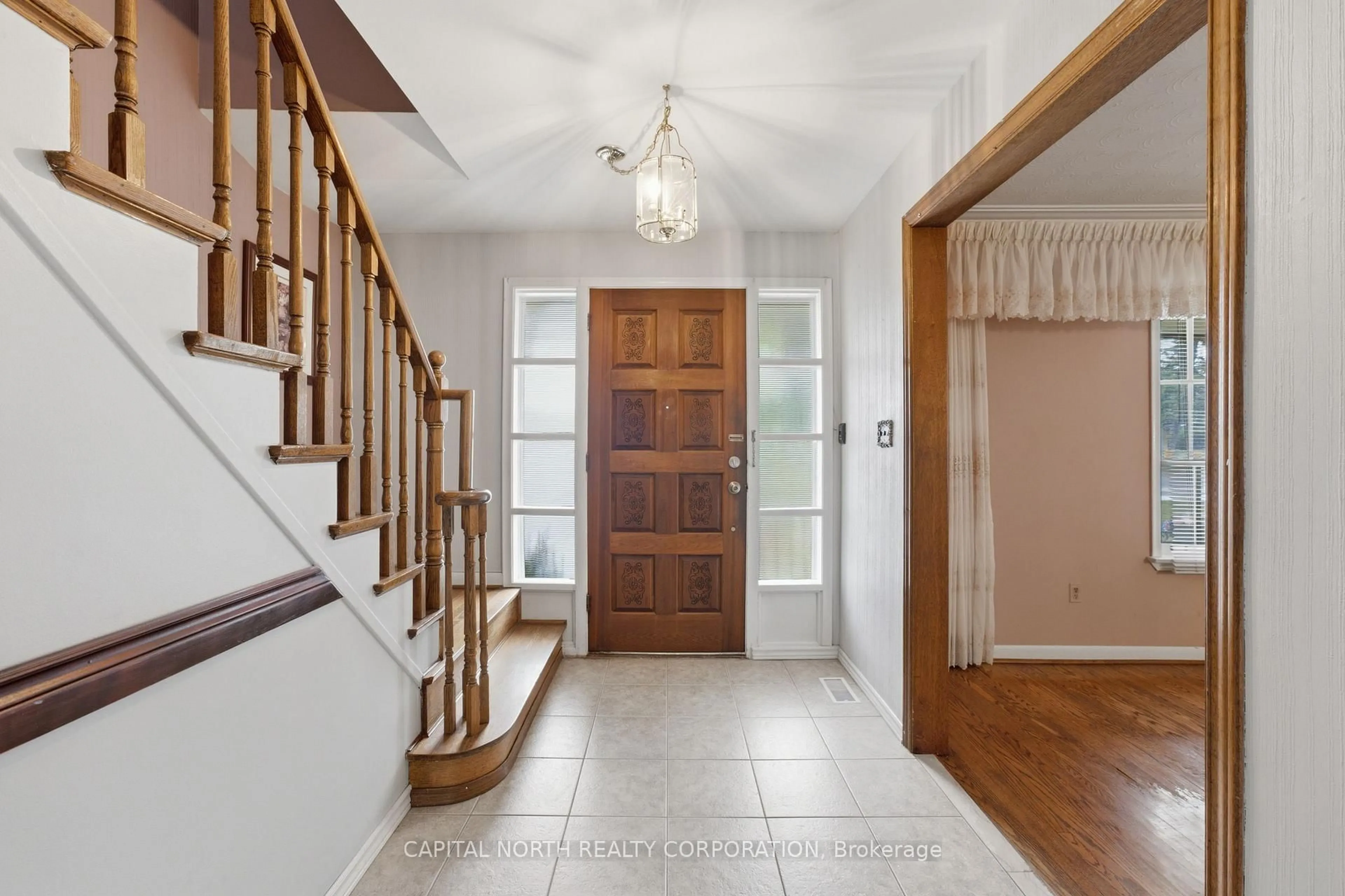 Indoor entryway for 116 Exbury Rd, Toronto Ontario M3M 1R1